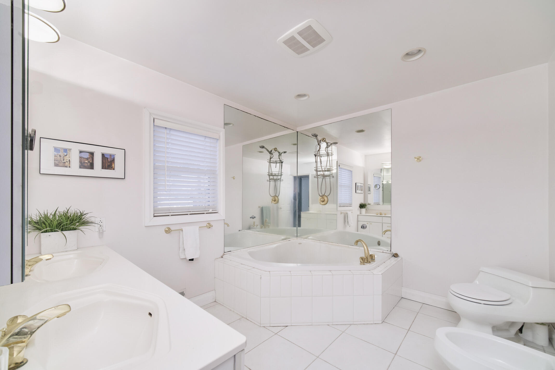 8579 Bayview Road