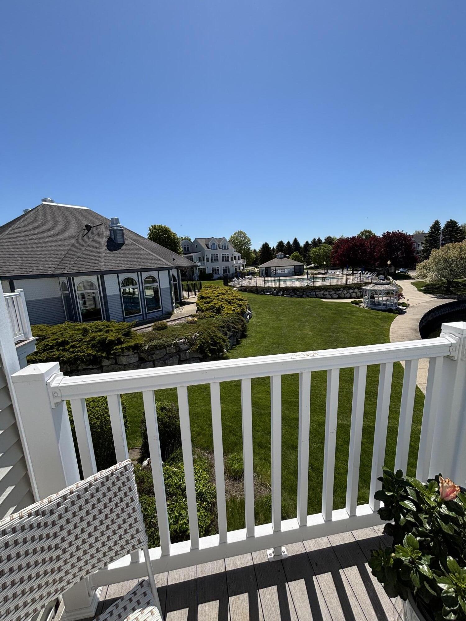 6 Brookharbor N