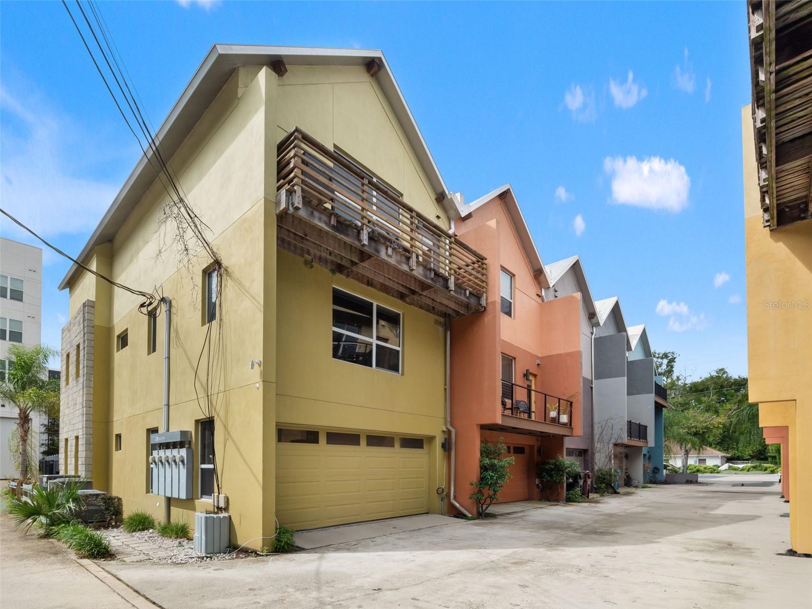 1603 WOODWARD ST #17