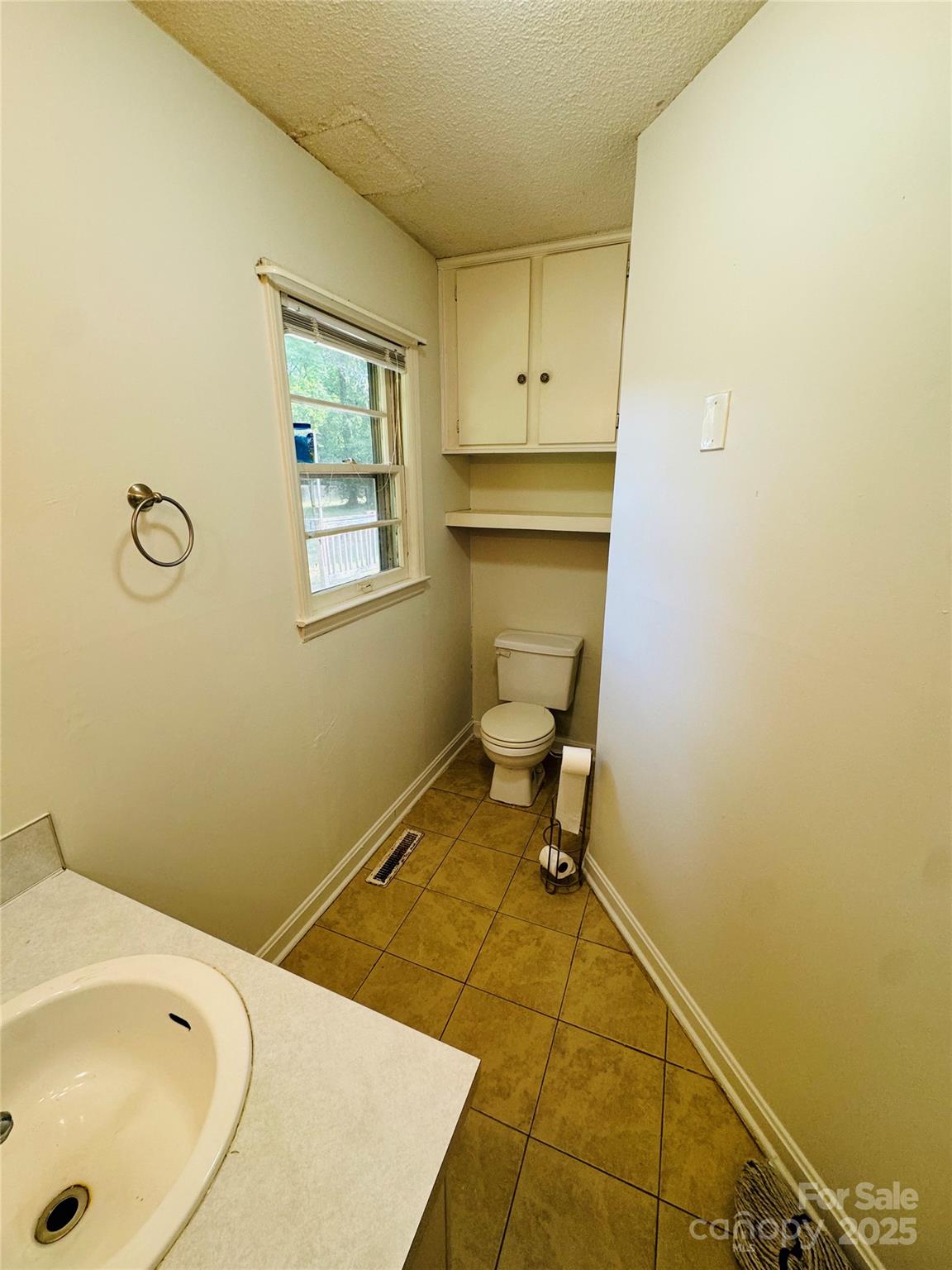 316 Meadowood Circle