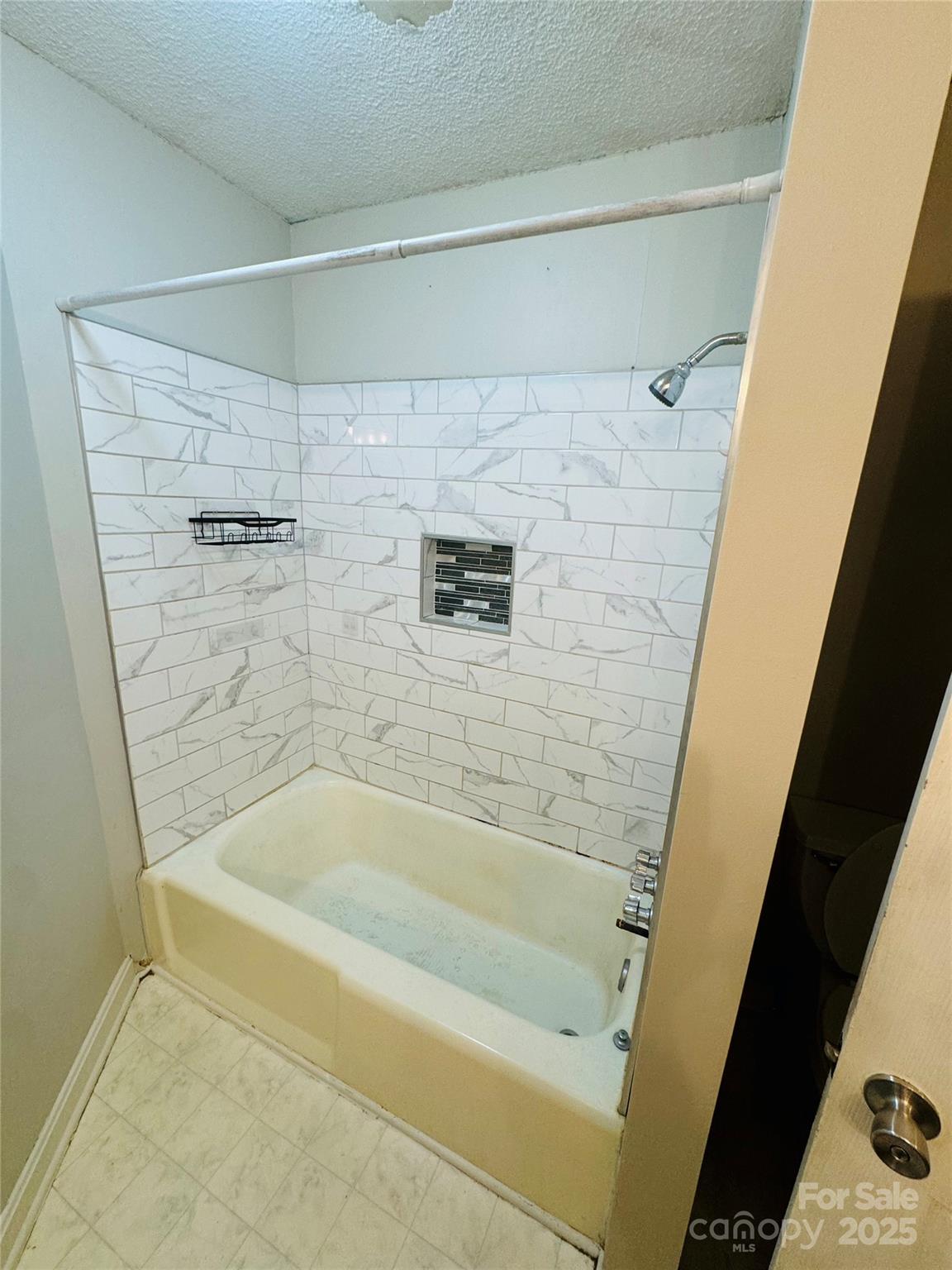 316 Meadowood Circle