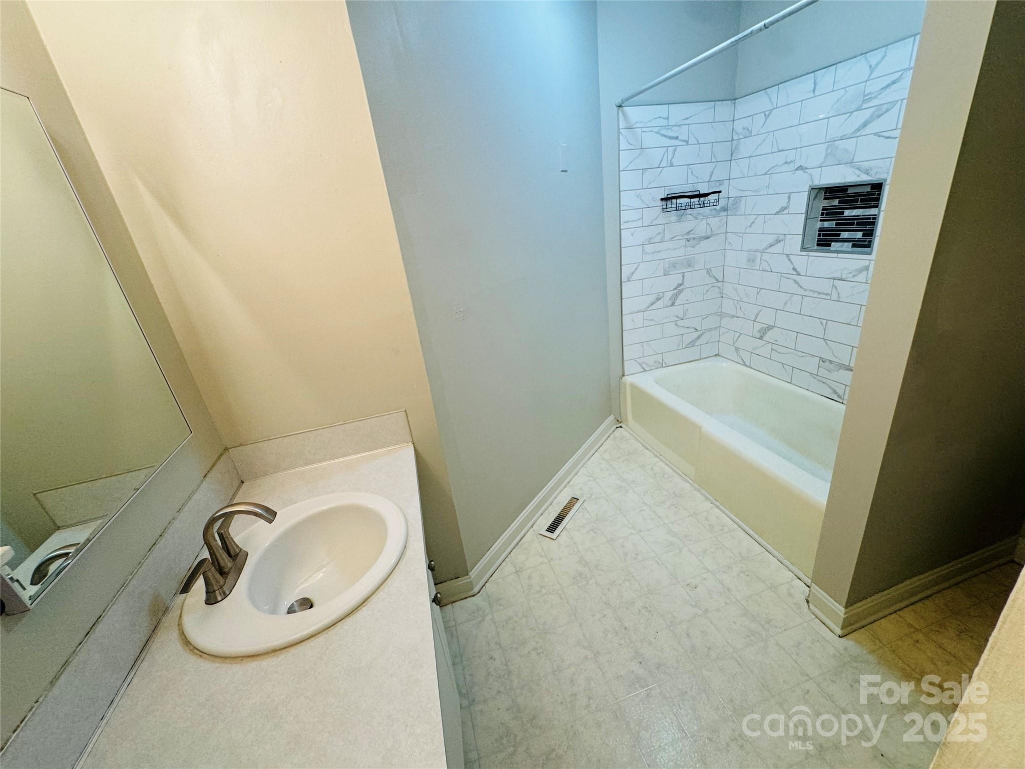 316 Meadowood Circle