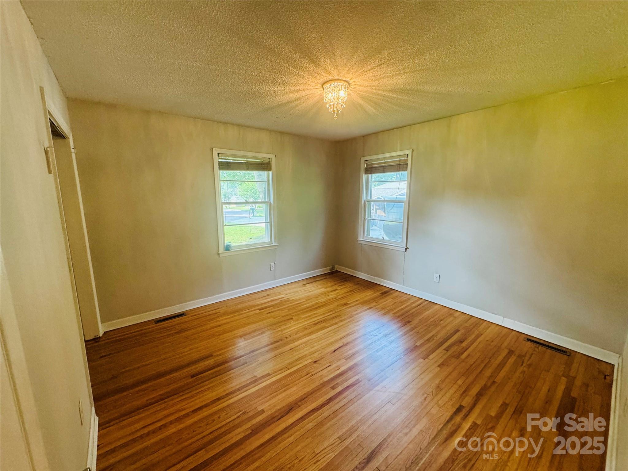 316 Meadowood Circle