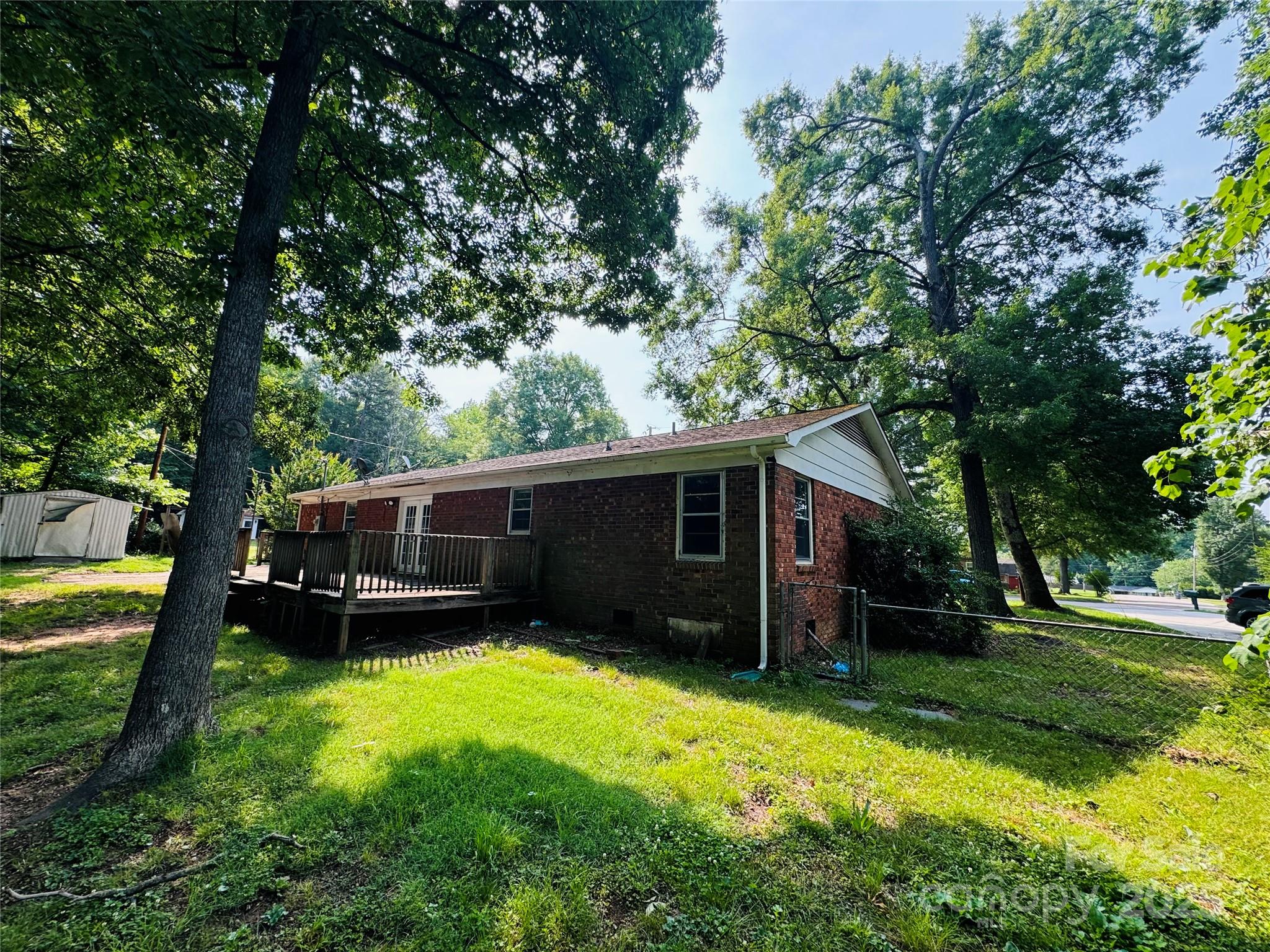 316 Meadowood Circle