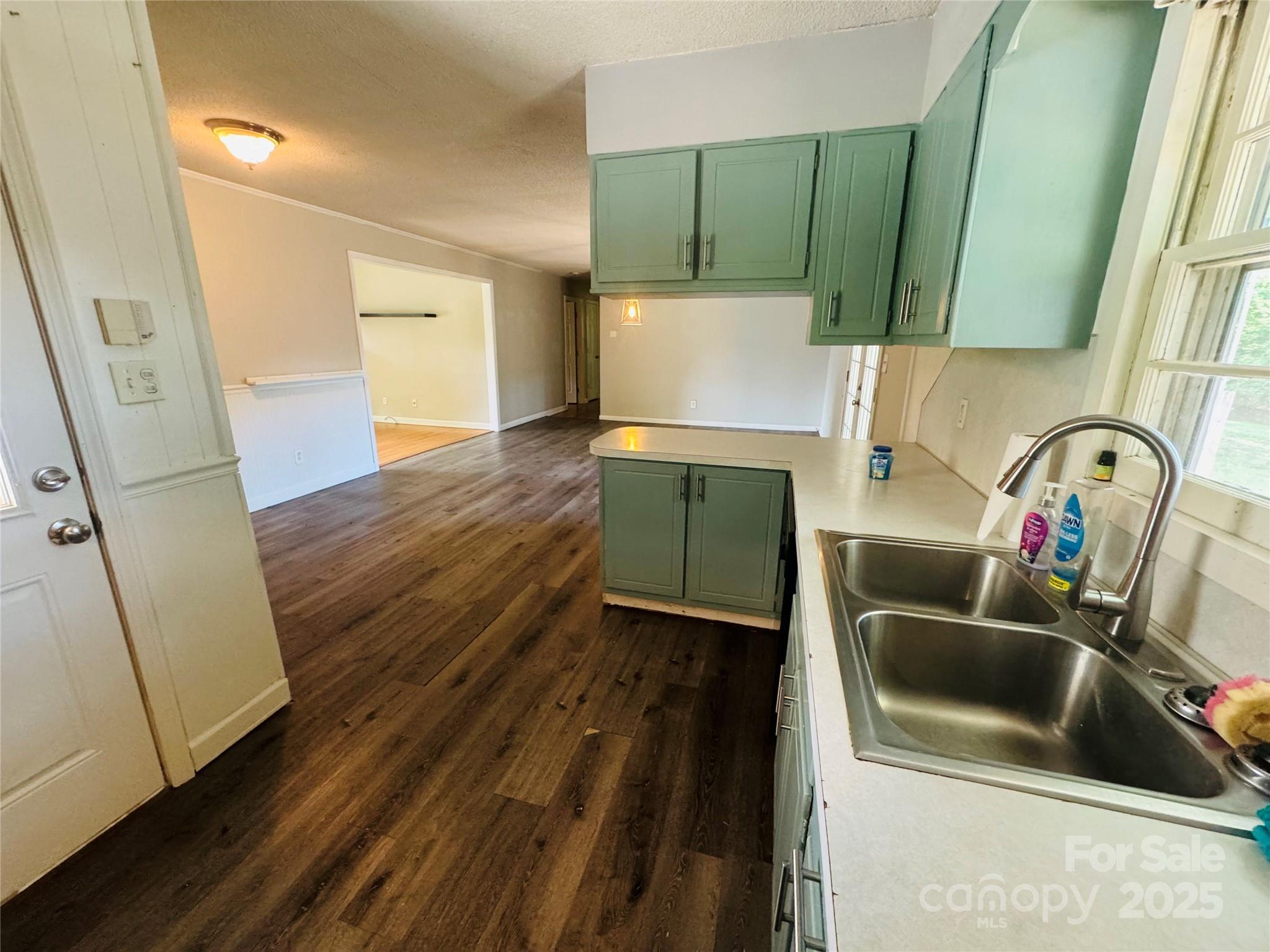316 Meadowood Circle