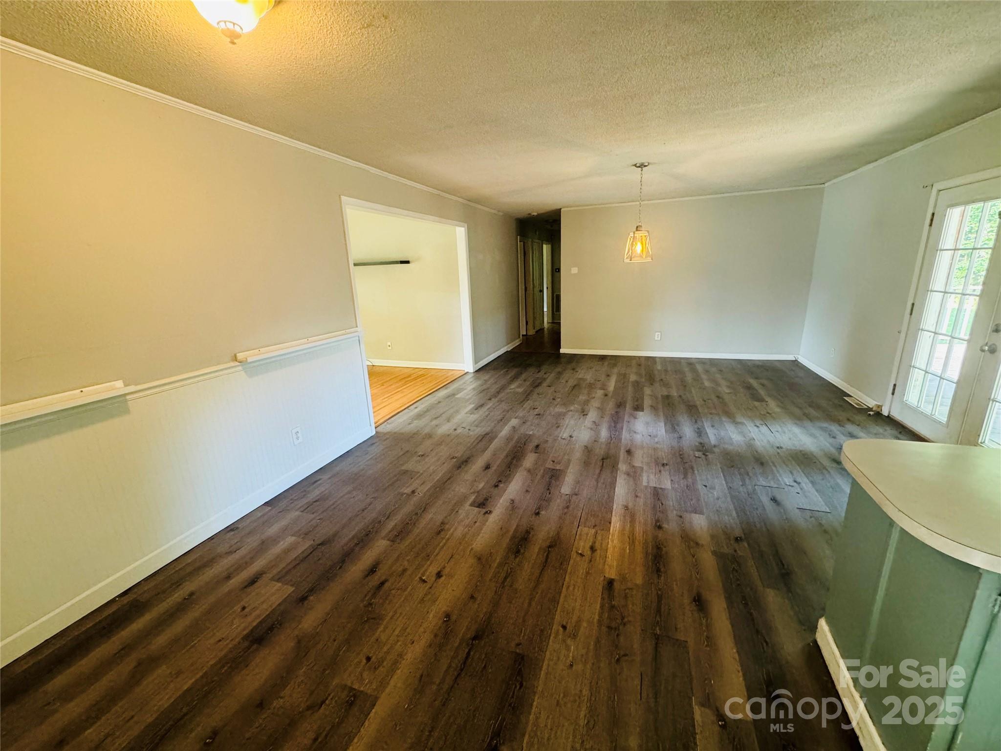 316 Meadowood Circle