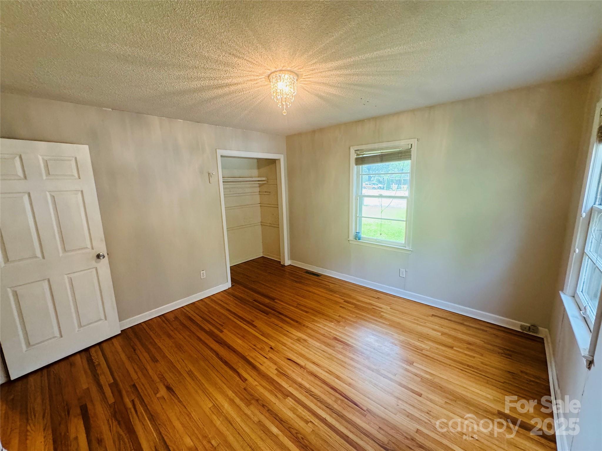 316 Meadowood Circle