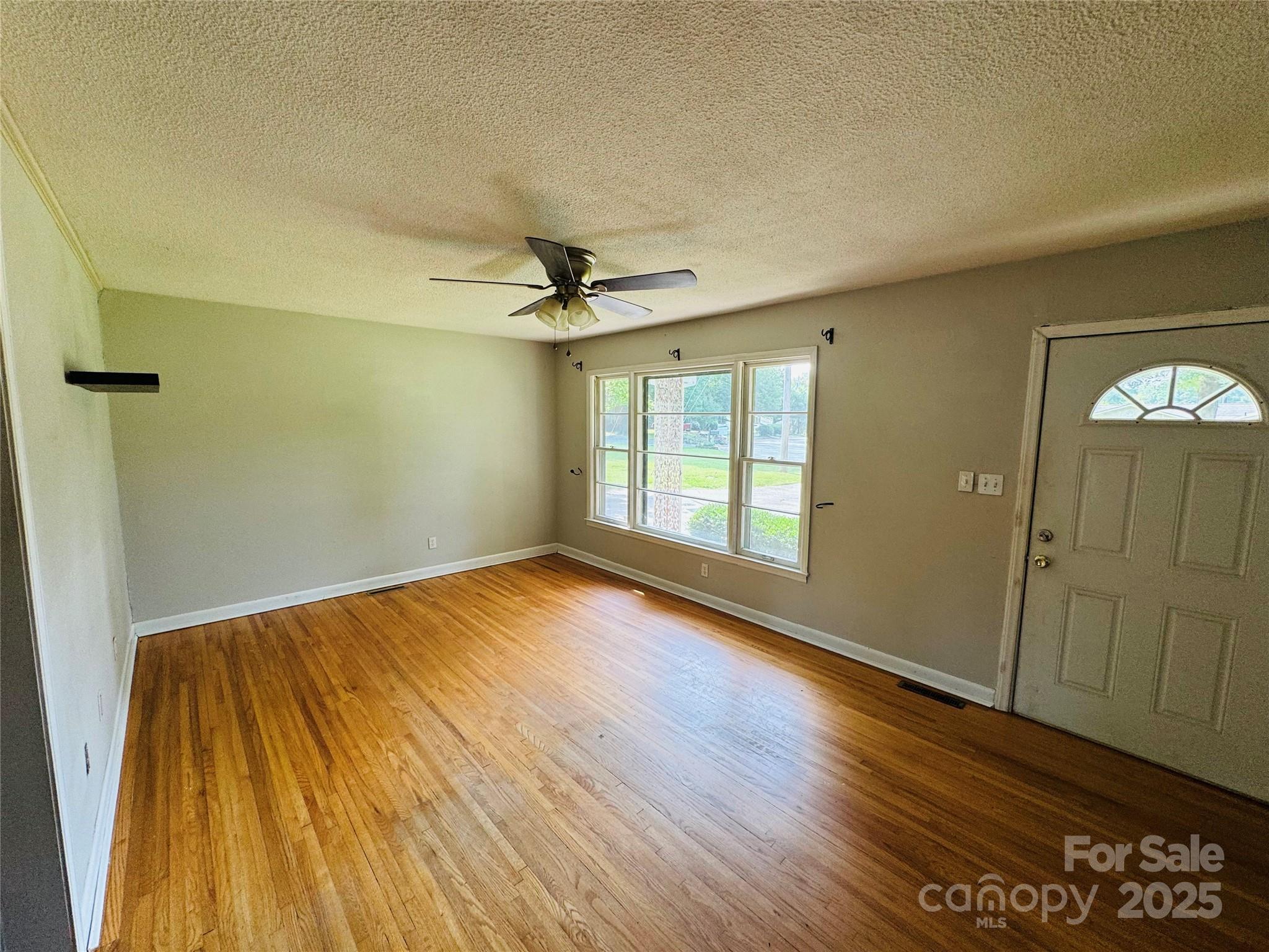 316 Meadowood Circle