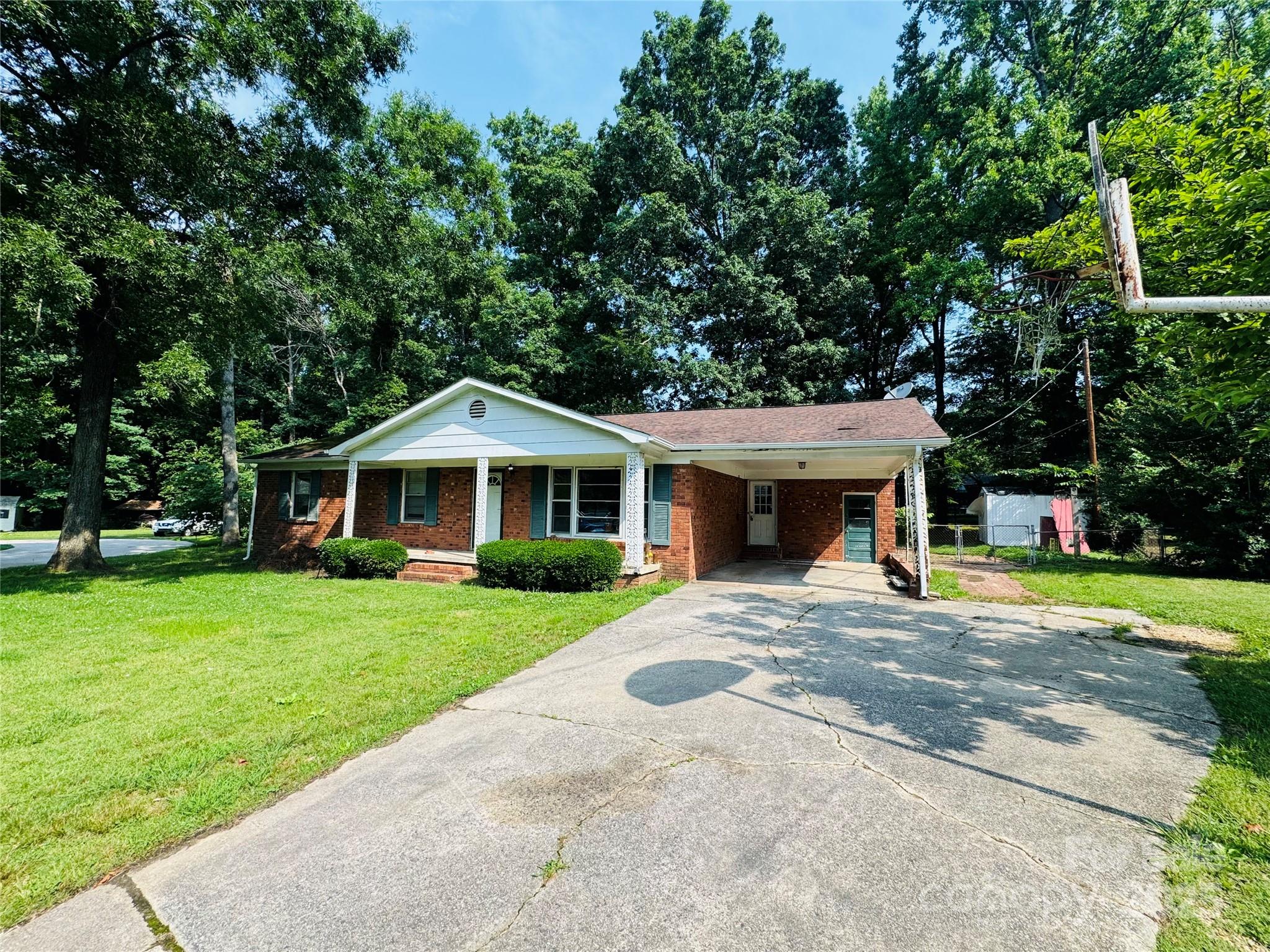 316 Meadowood Circle