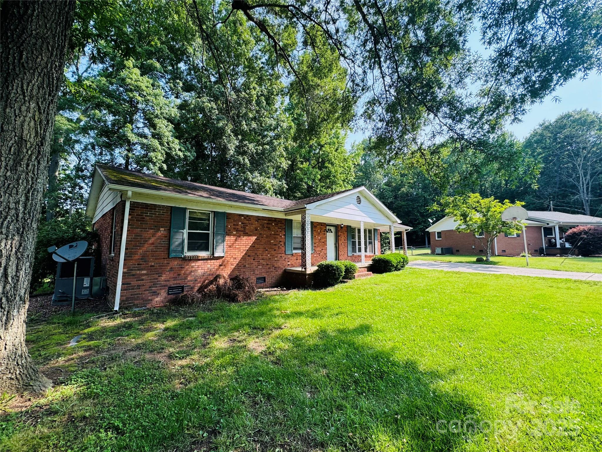316 Meadowood Circle