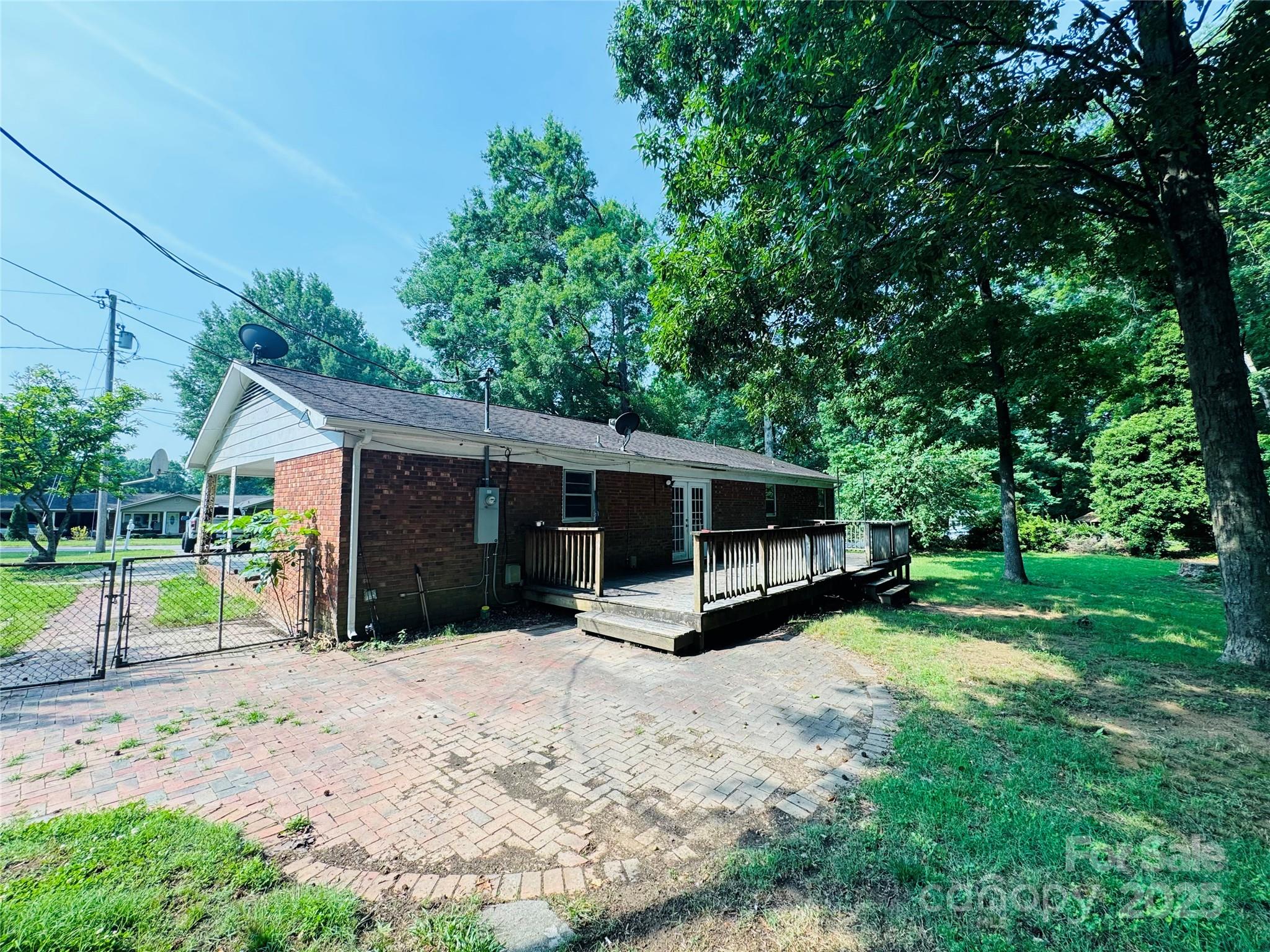 316 Meadowood Circle