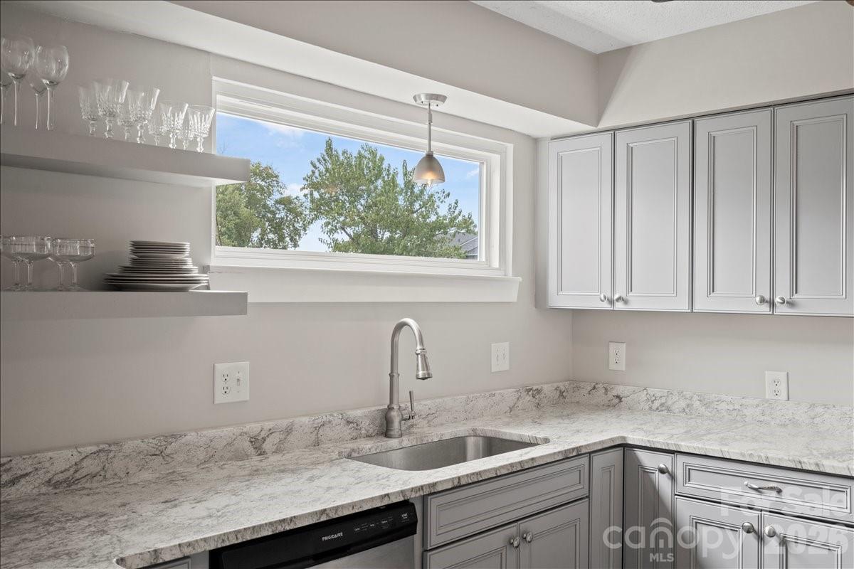 6610 Point Comfort Lane