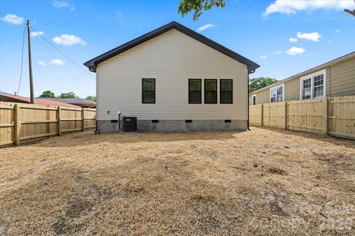 220 Lincoln Street SW