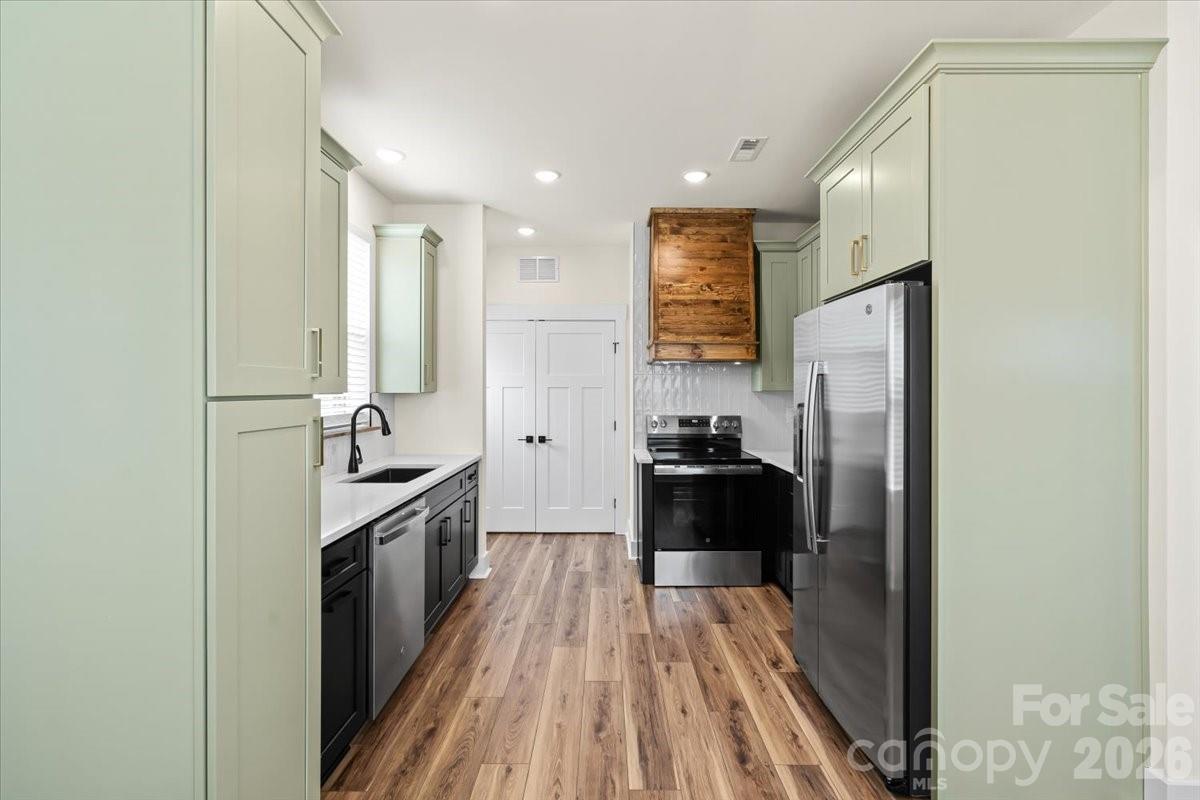 220 Lincoln Street SW