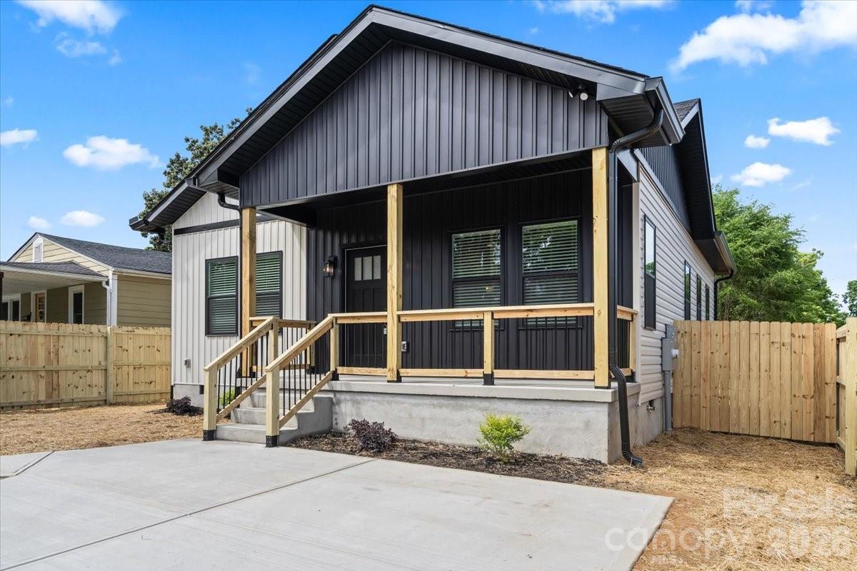 220 Lincoln Street SW