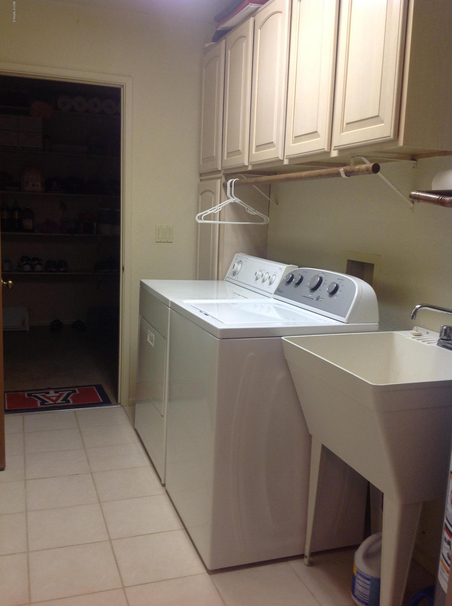 571 N Las Flores Drive