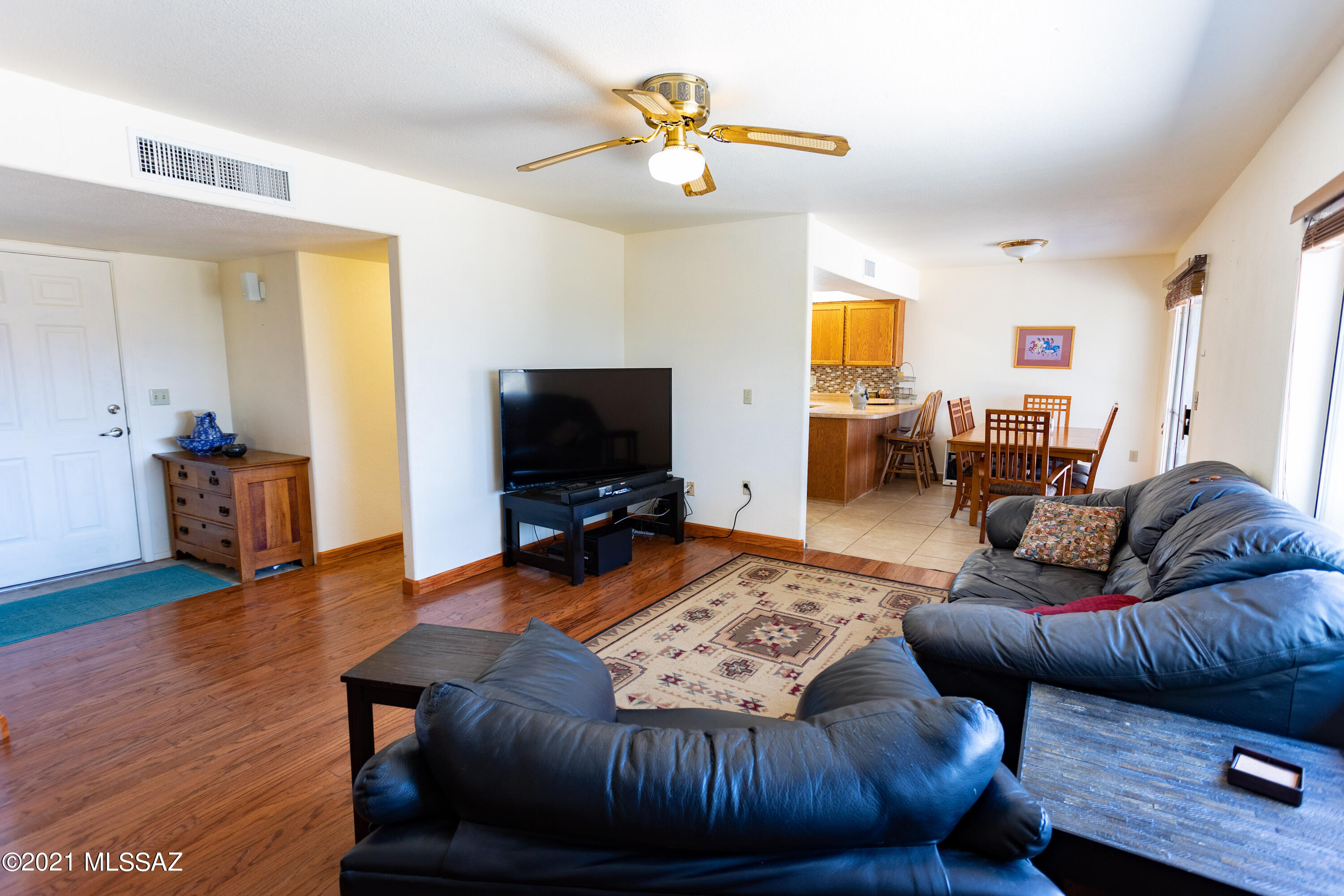 605 N Oak Hills Place