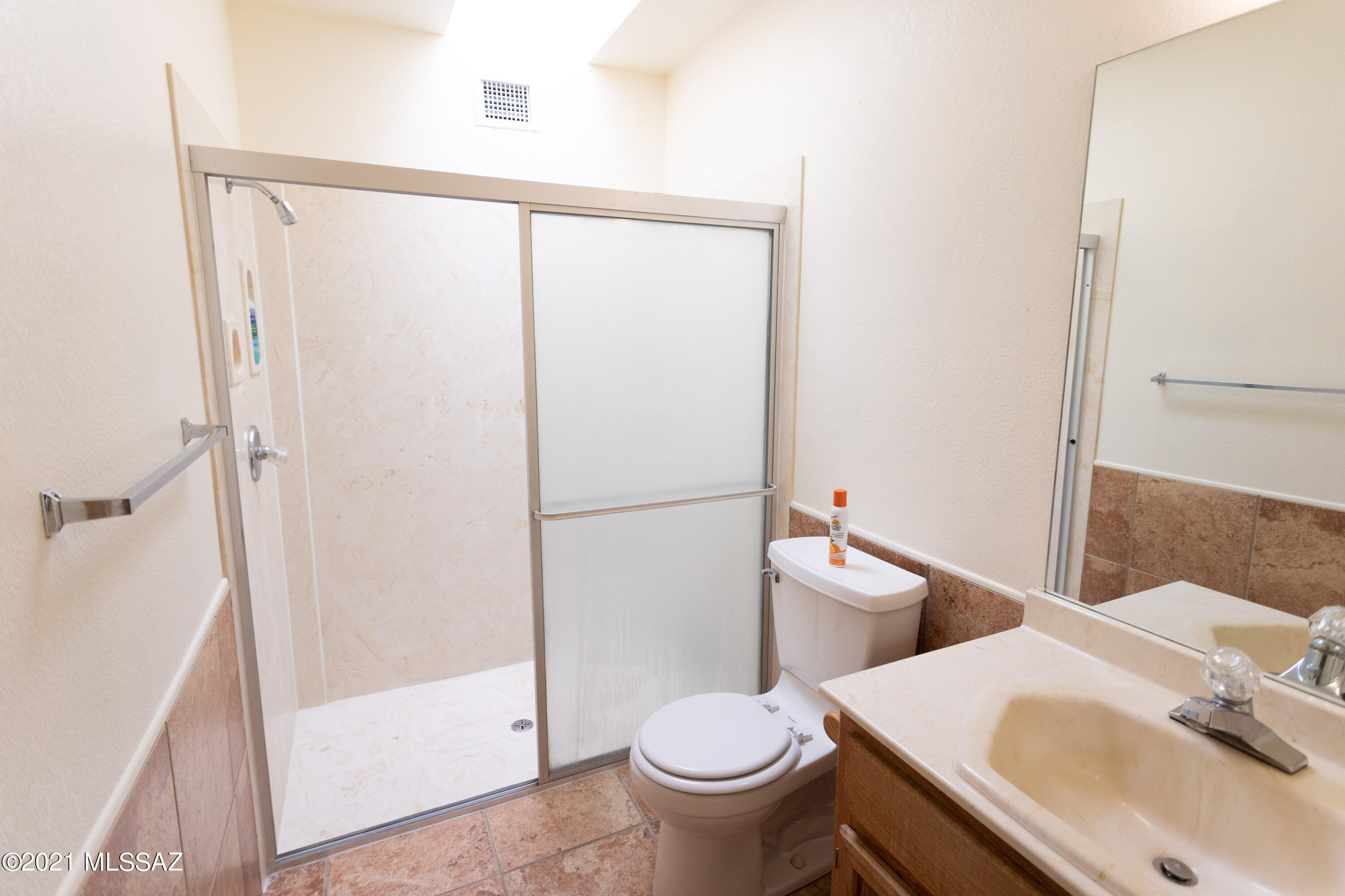 605 N Oak Hills Place