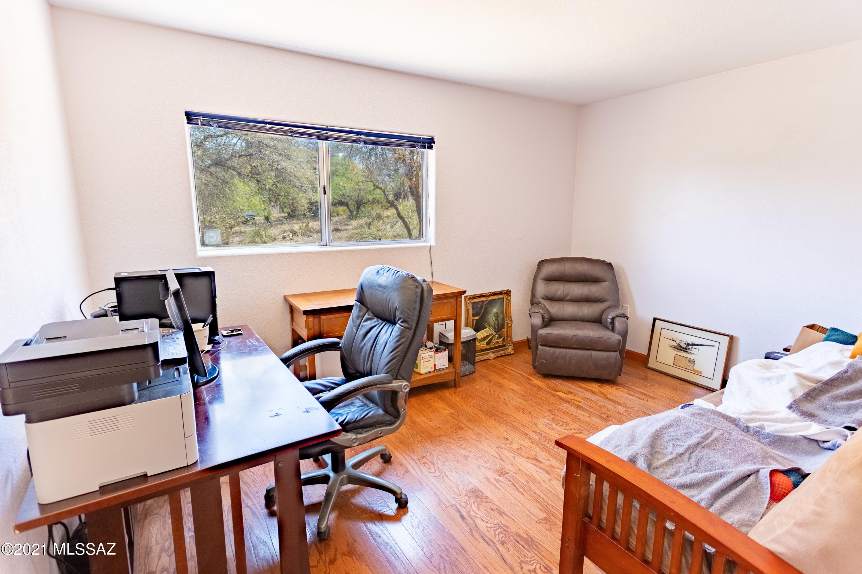 605 N Oak Hills Place