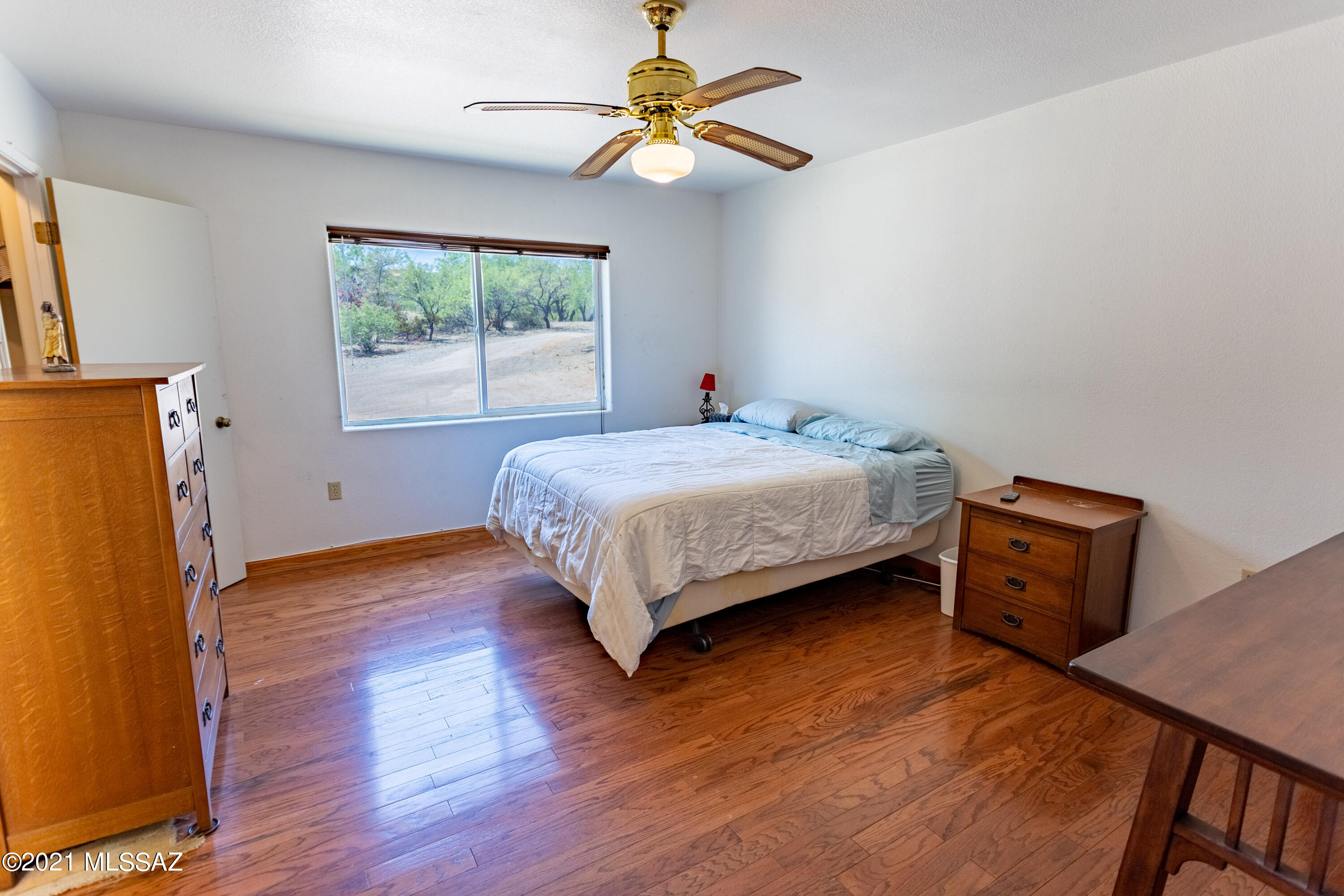 605 N Oak Hills Place