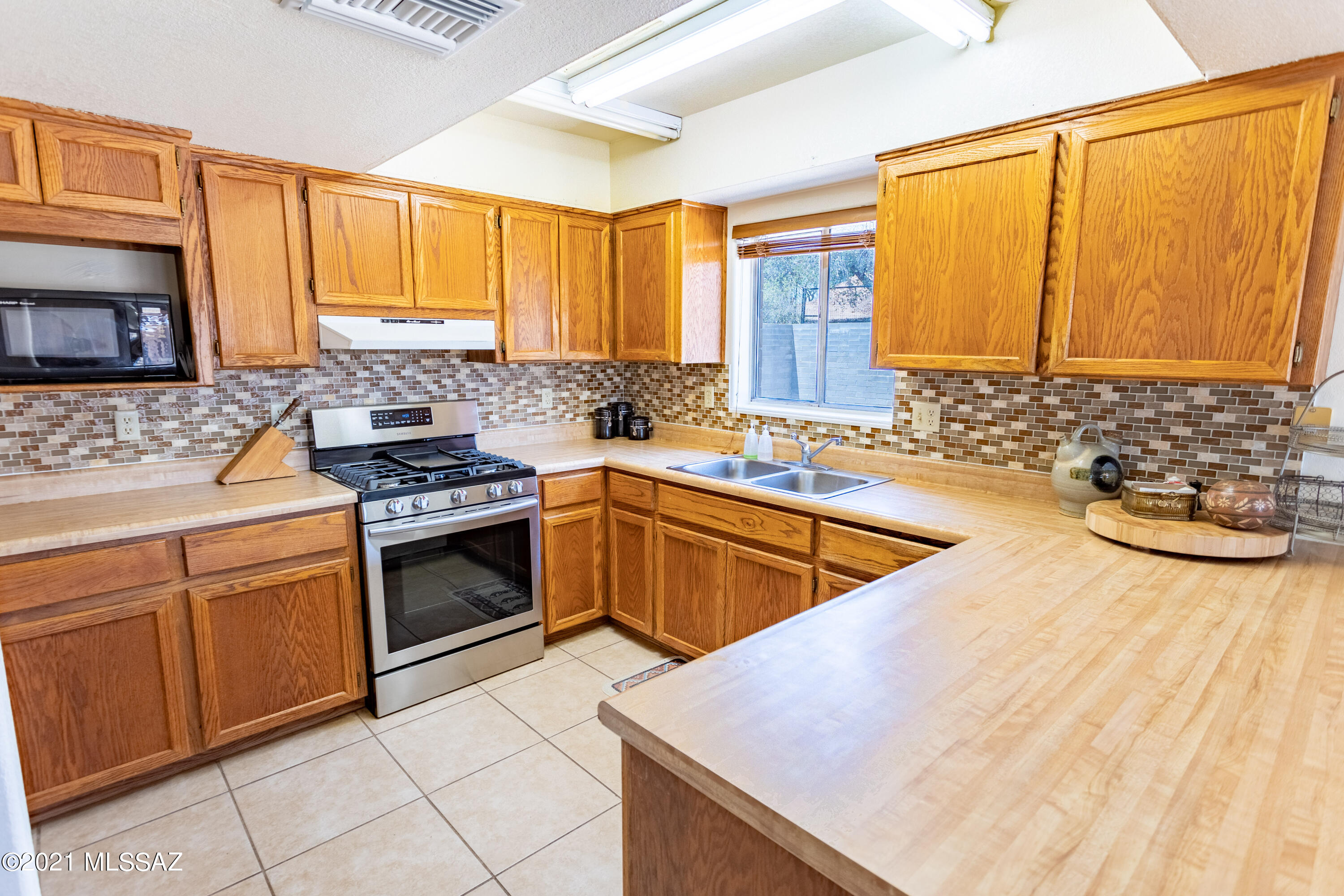 605 N Oak Hills Place