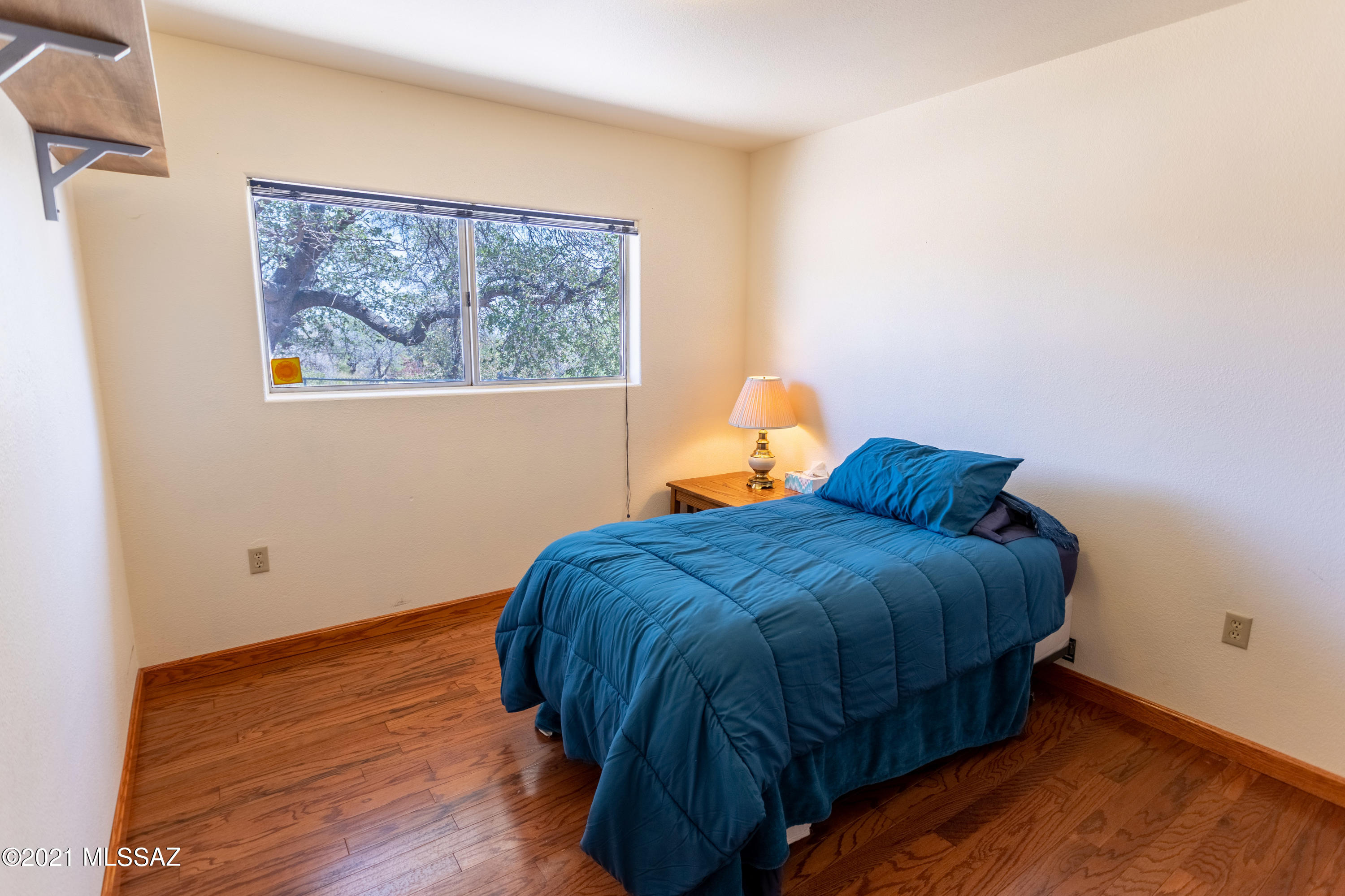 605 N Oak Hills Place