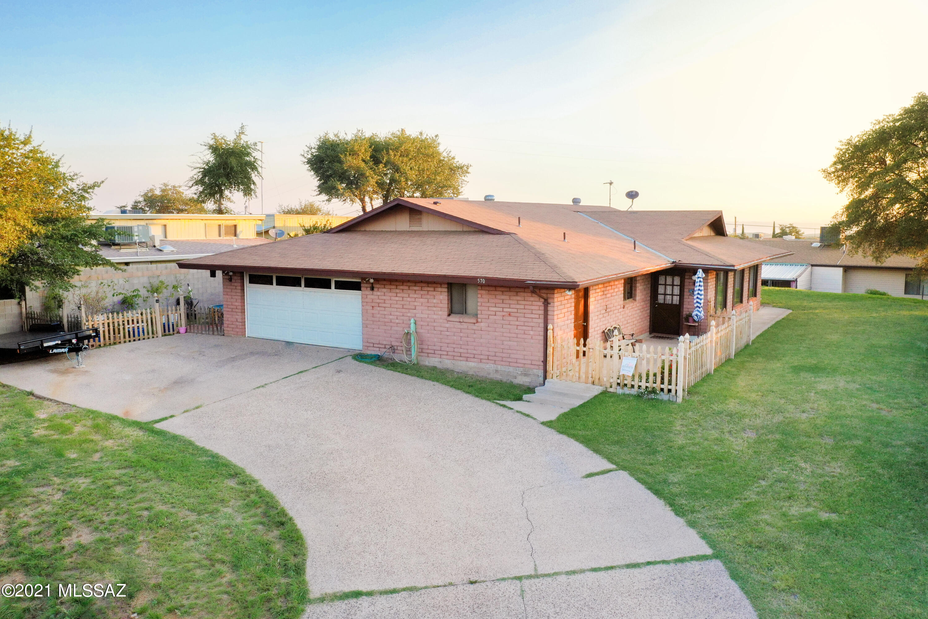 570 W Camino Yucca