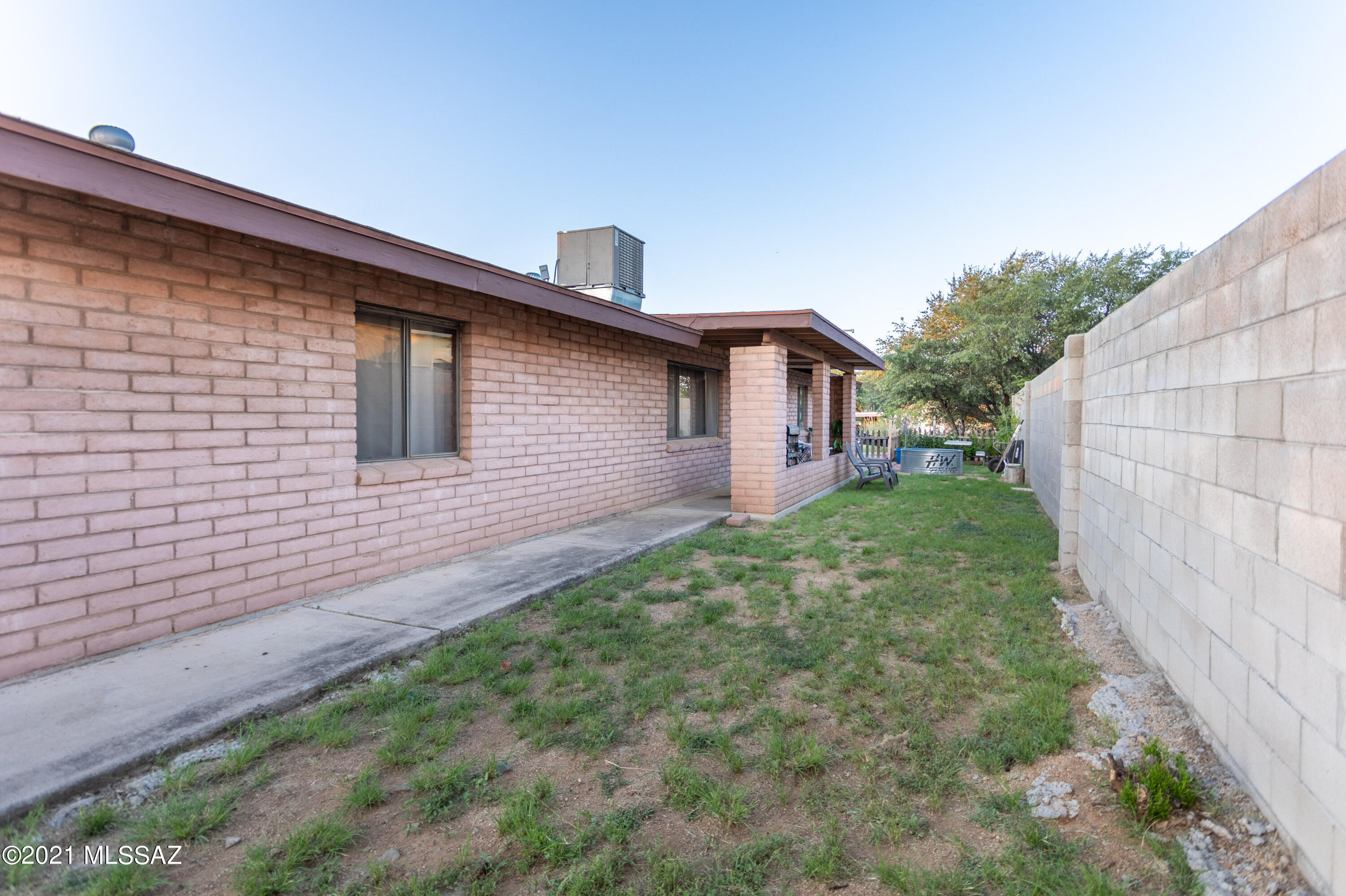 570 W Camino Yucca