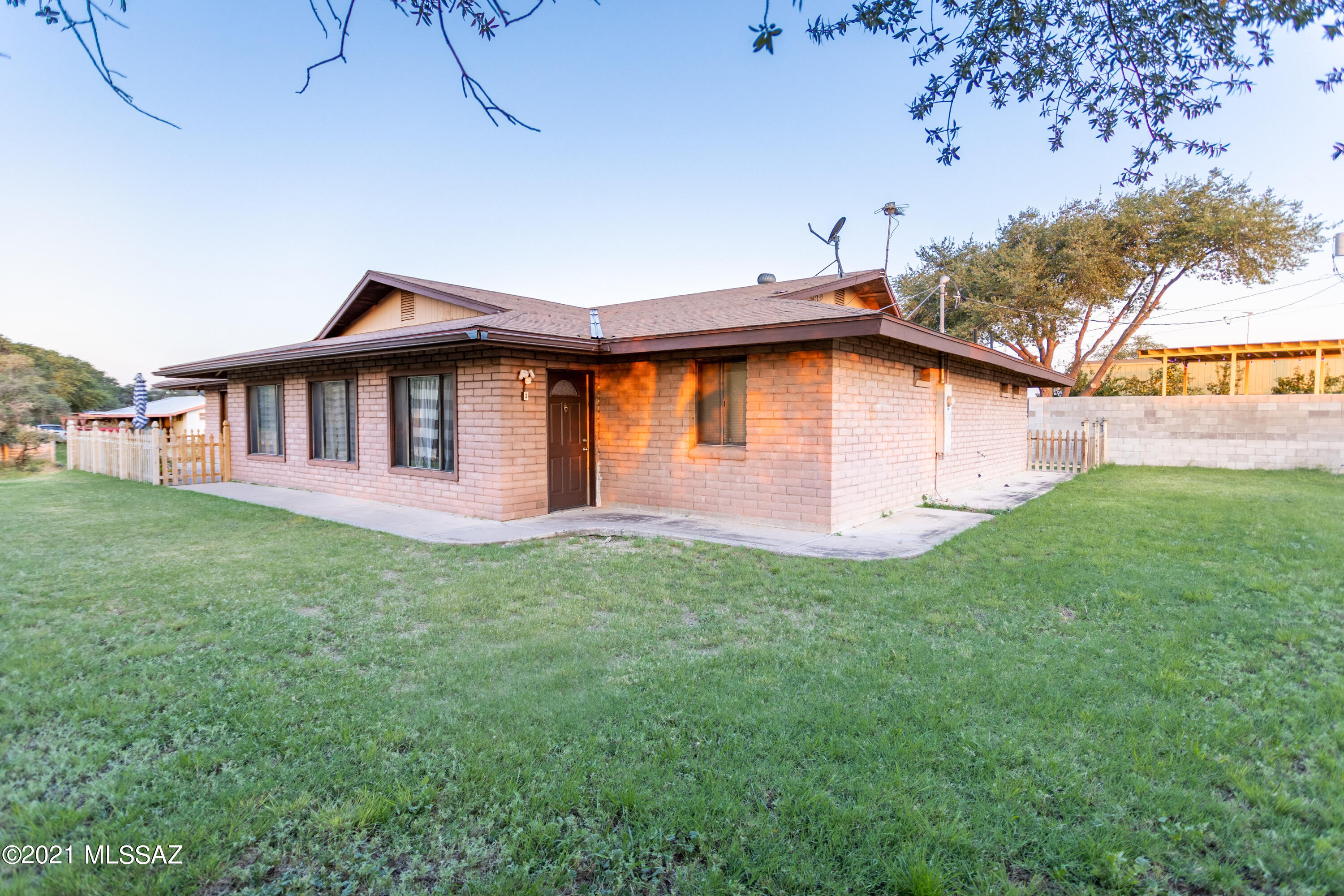570 W Camino Yucca