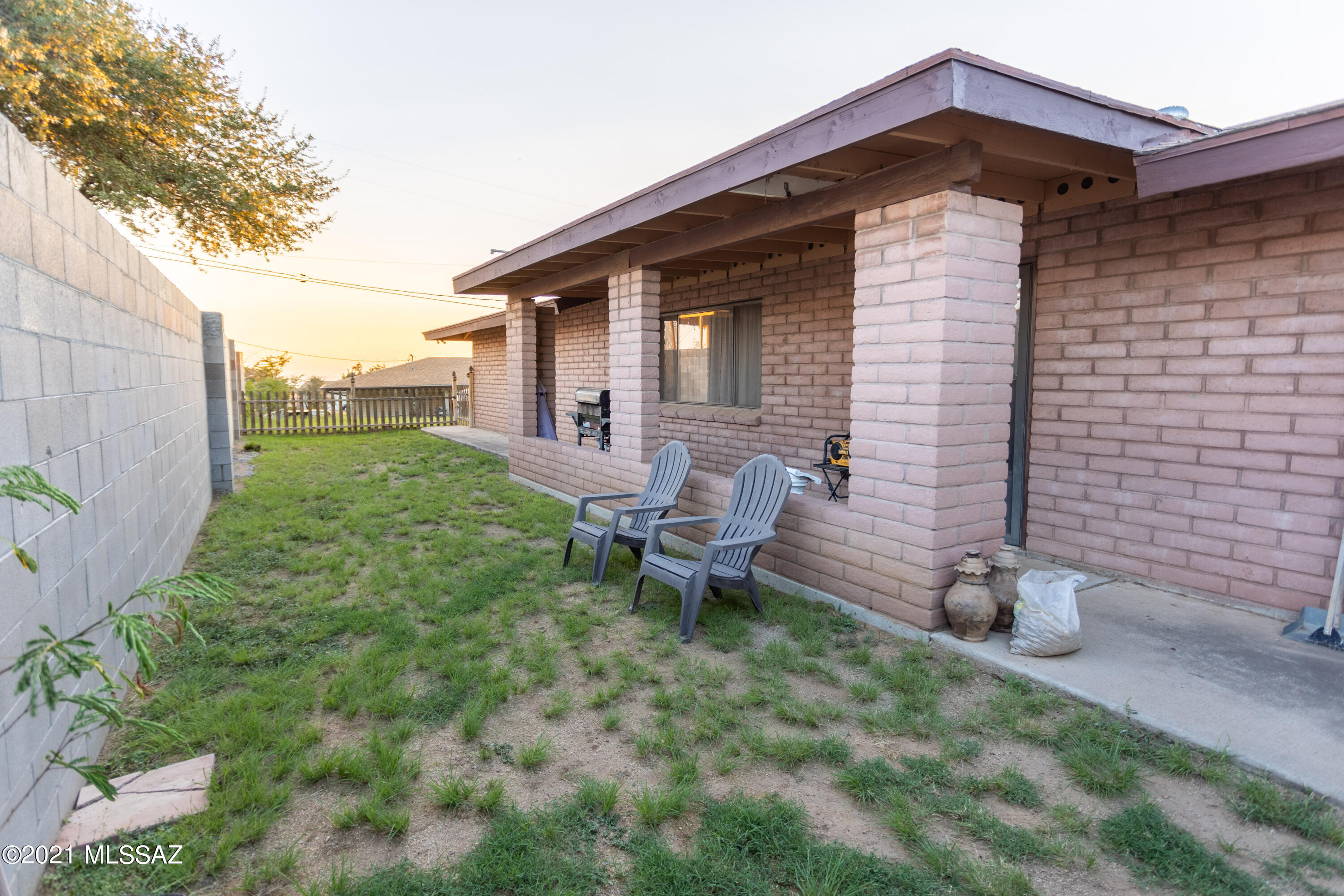 570 W Camino Yucca