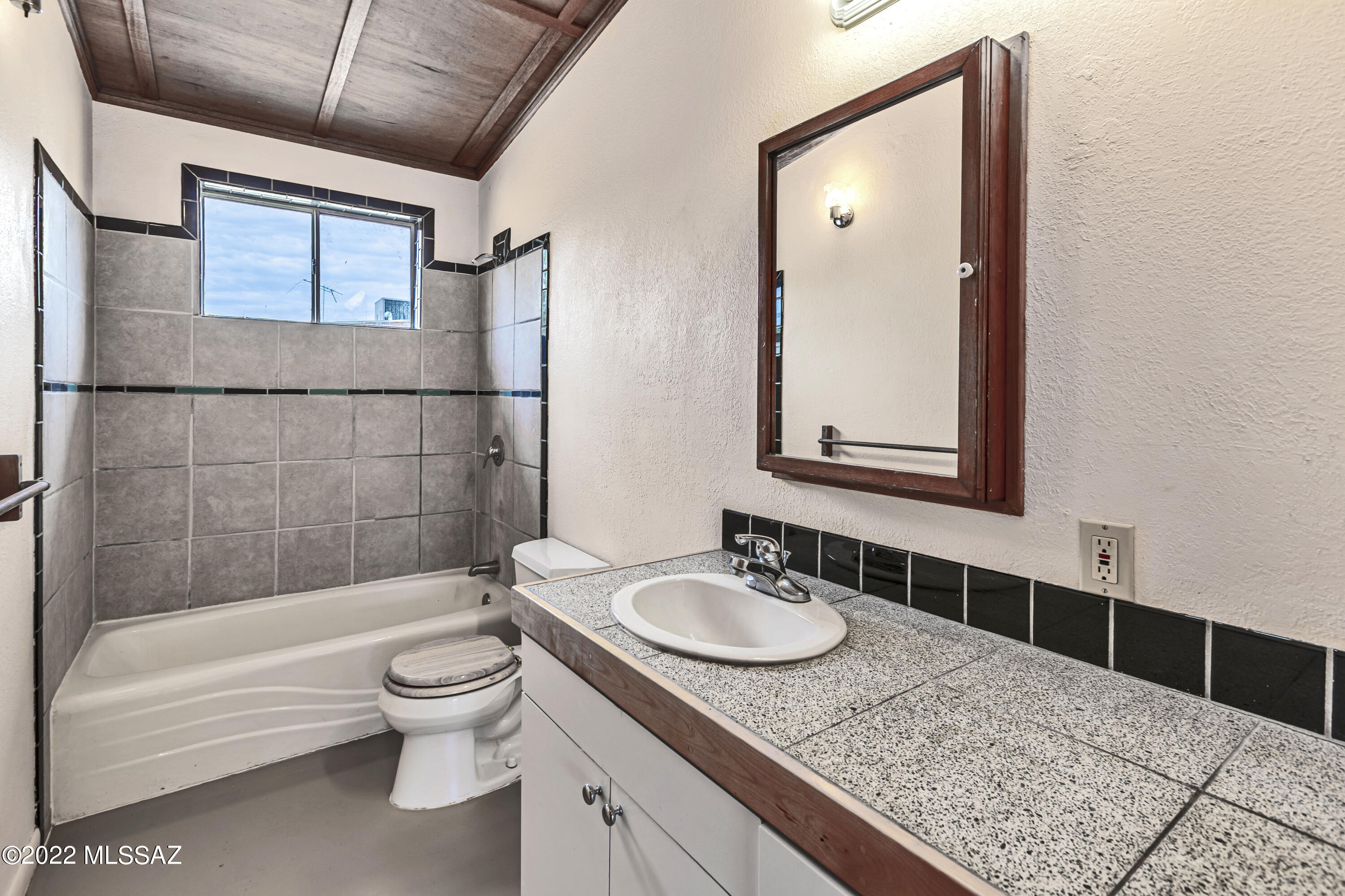 149 N Cedar Ridge Drive