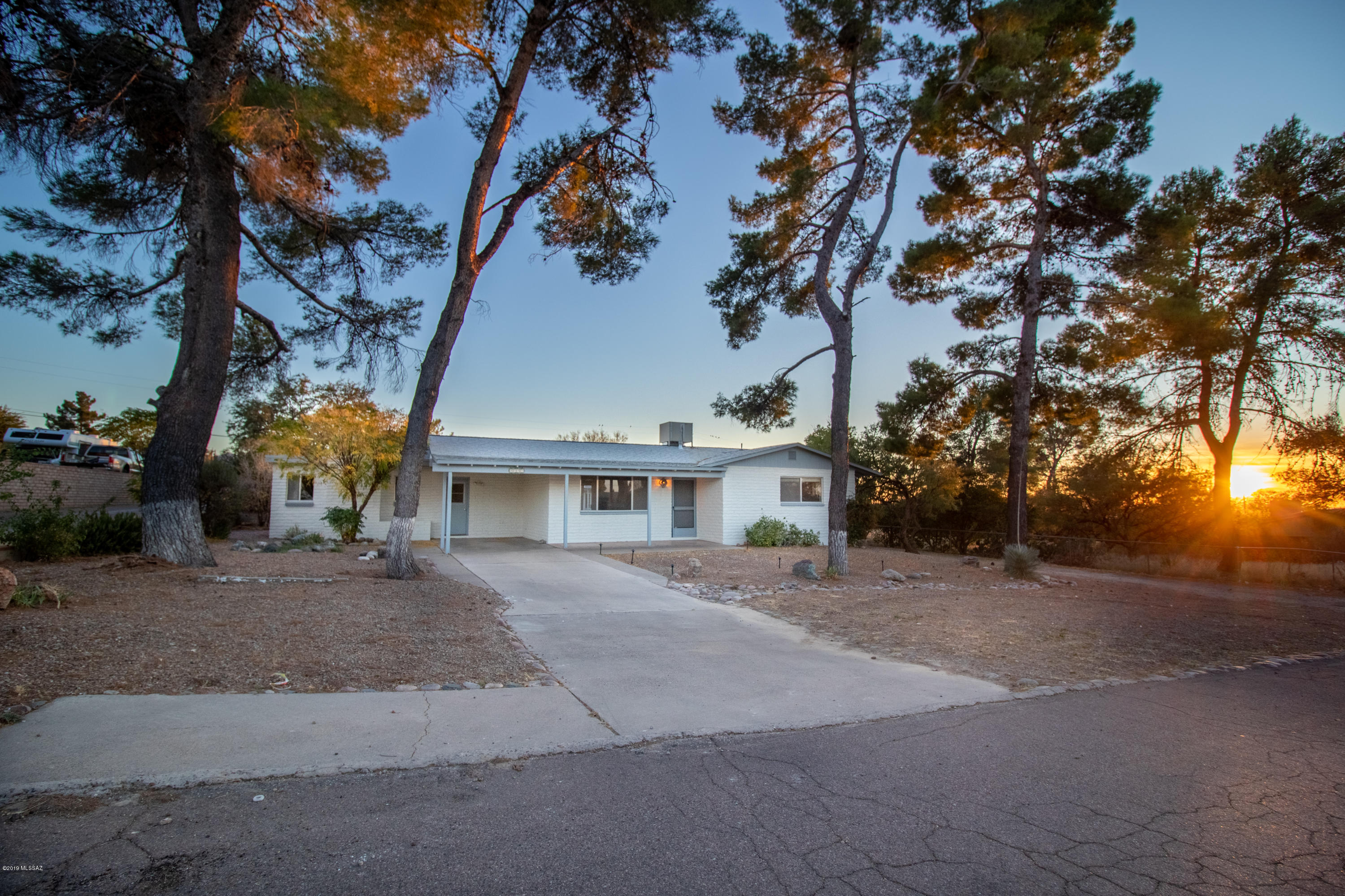 2145 W Paseo Redondo