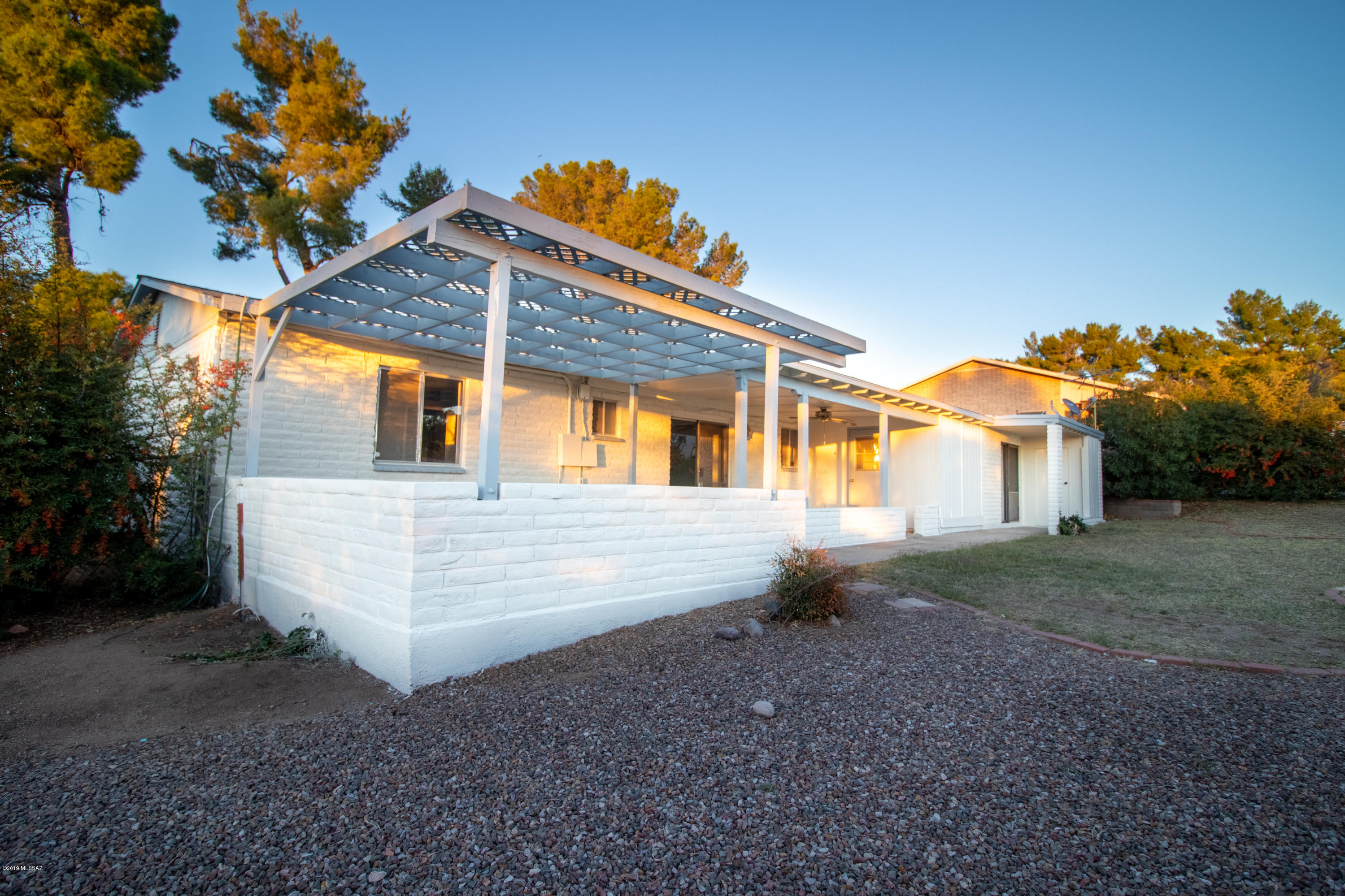 2145 W Paseo Redondo