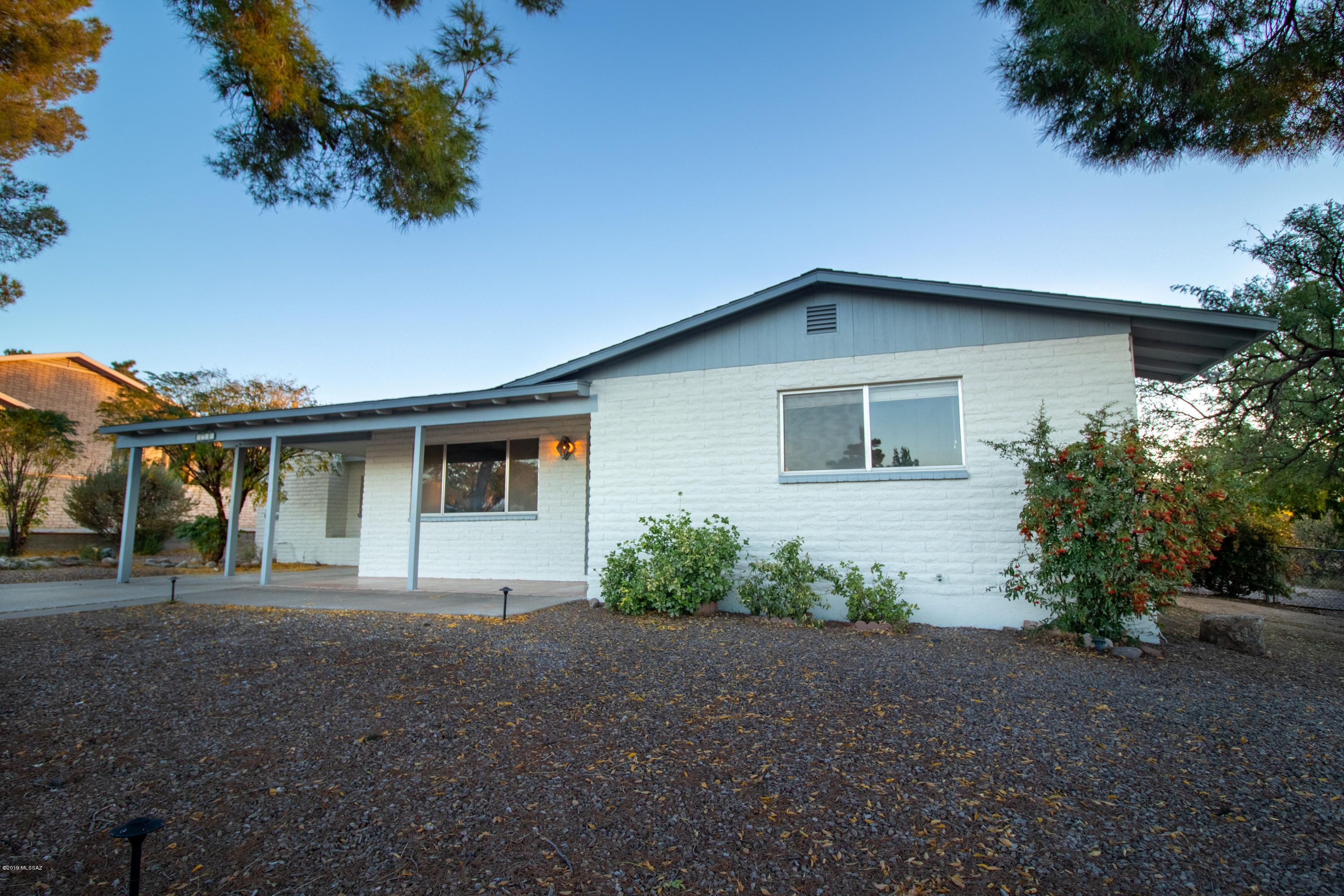 2145 W Paseo Redondo