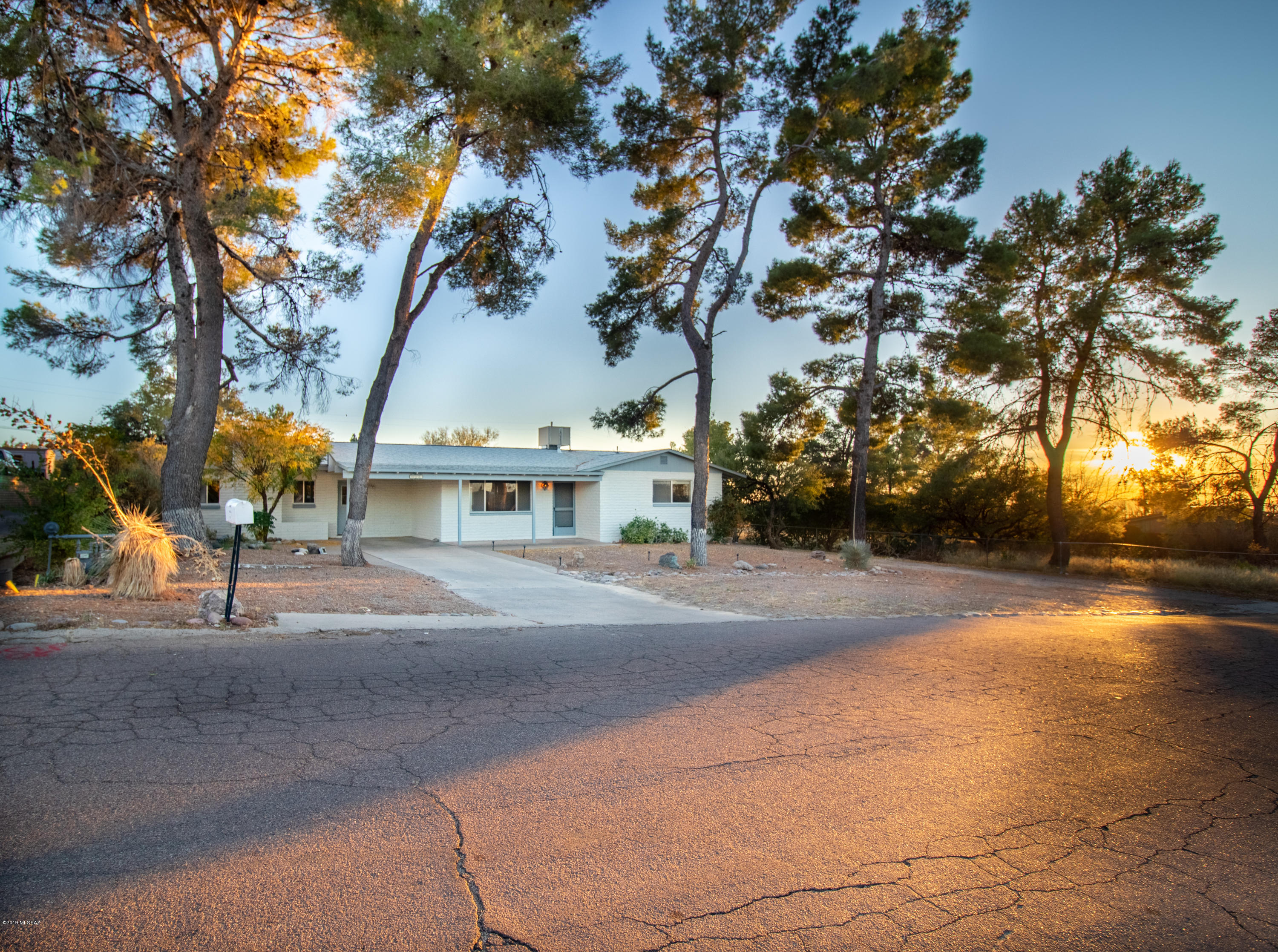 2145 W Paseo Redondo