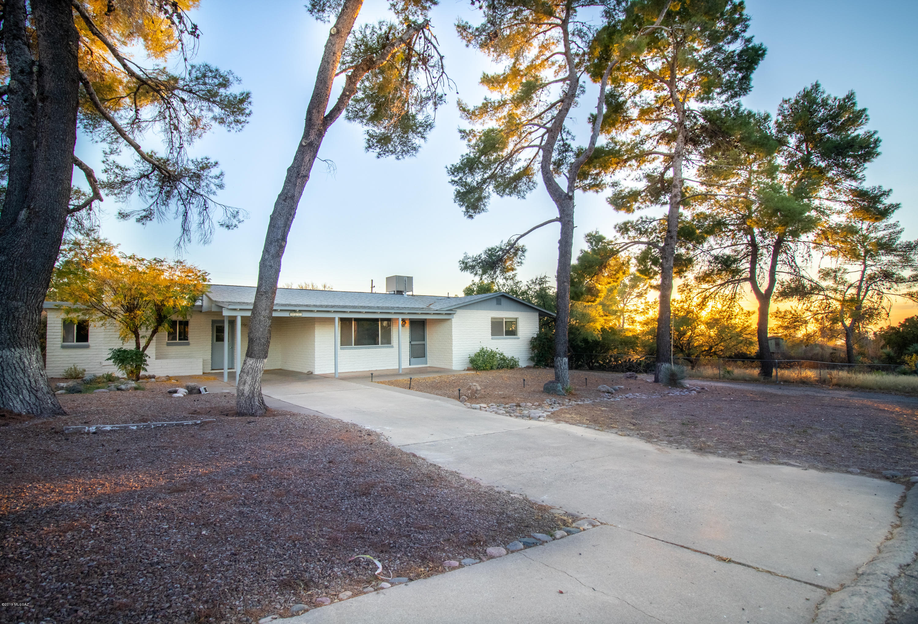 2145 W Paseo Redondo