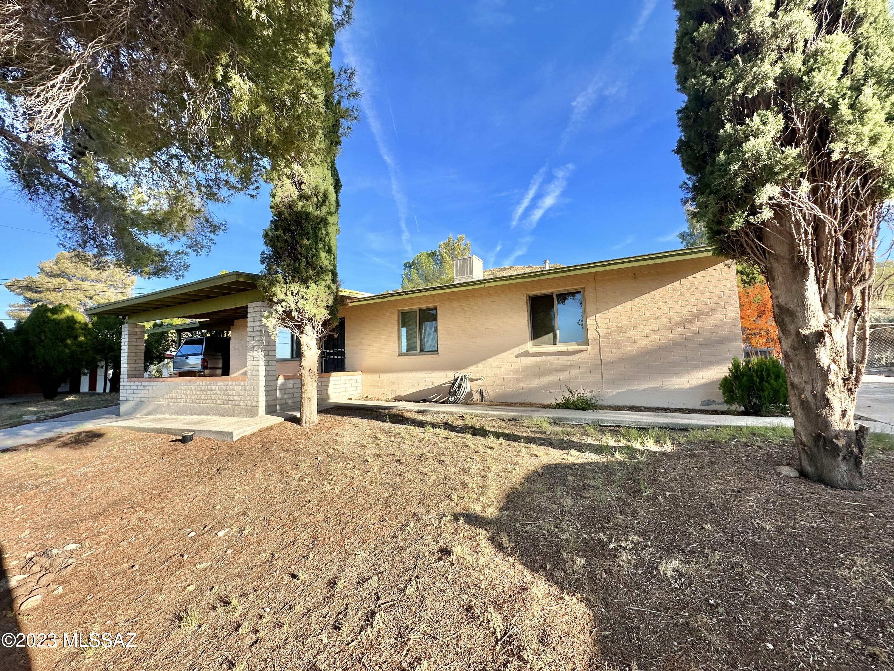 1905 W Paseo Redondo