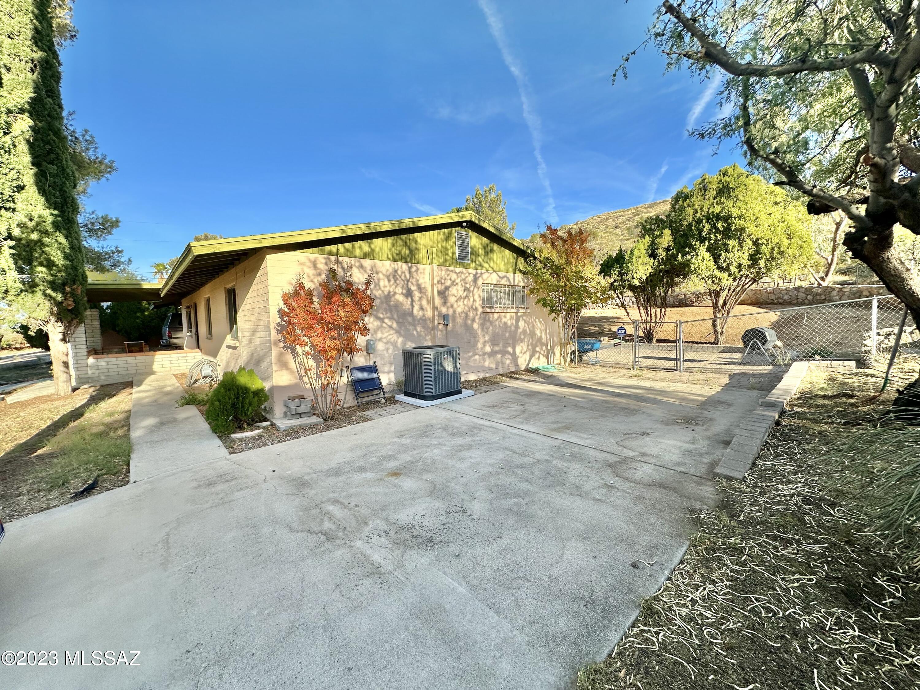 1905 W Paseo Redondo