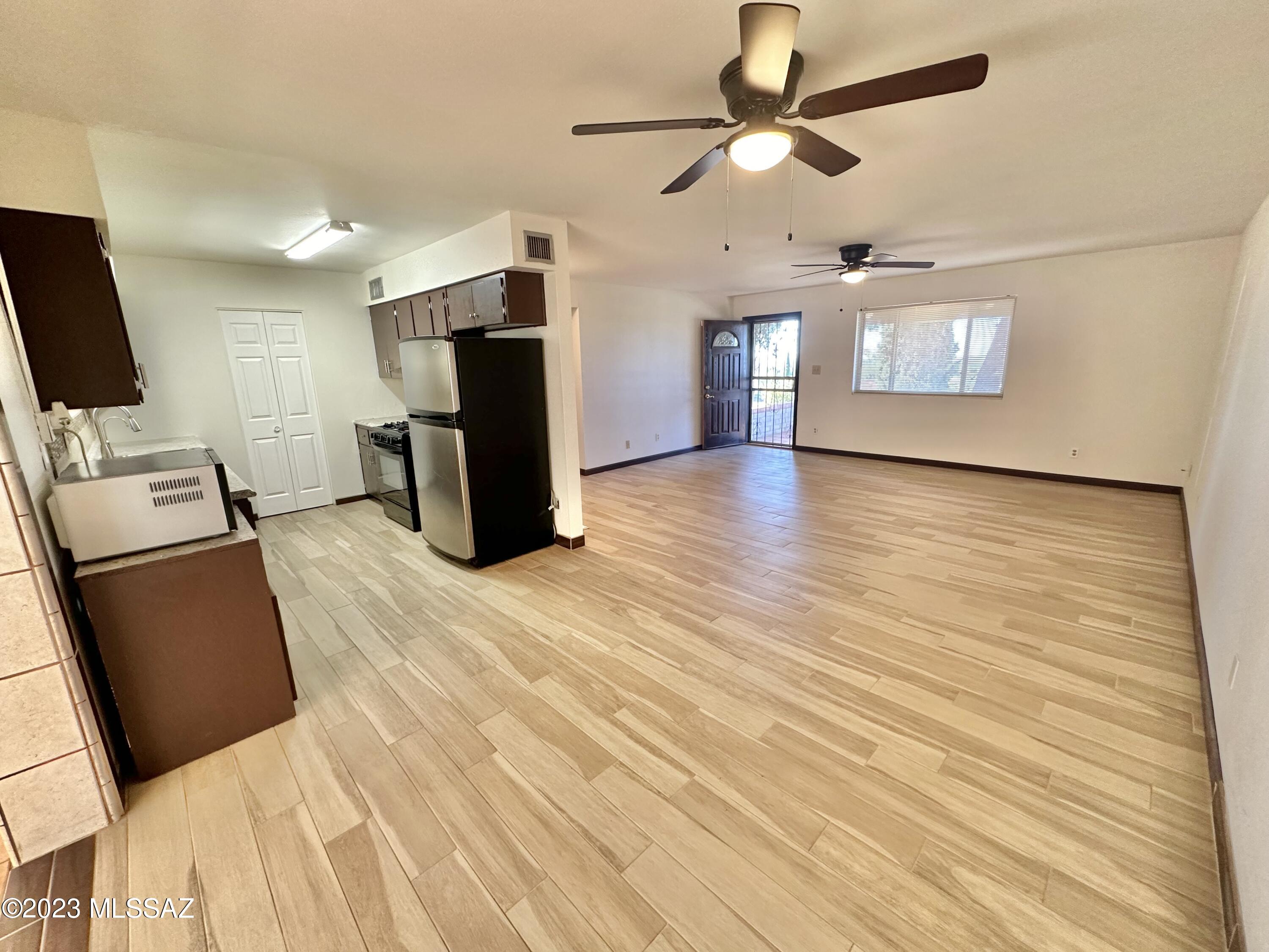 1905 W Paseo Redondo
