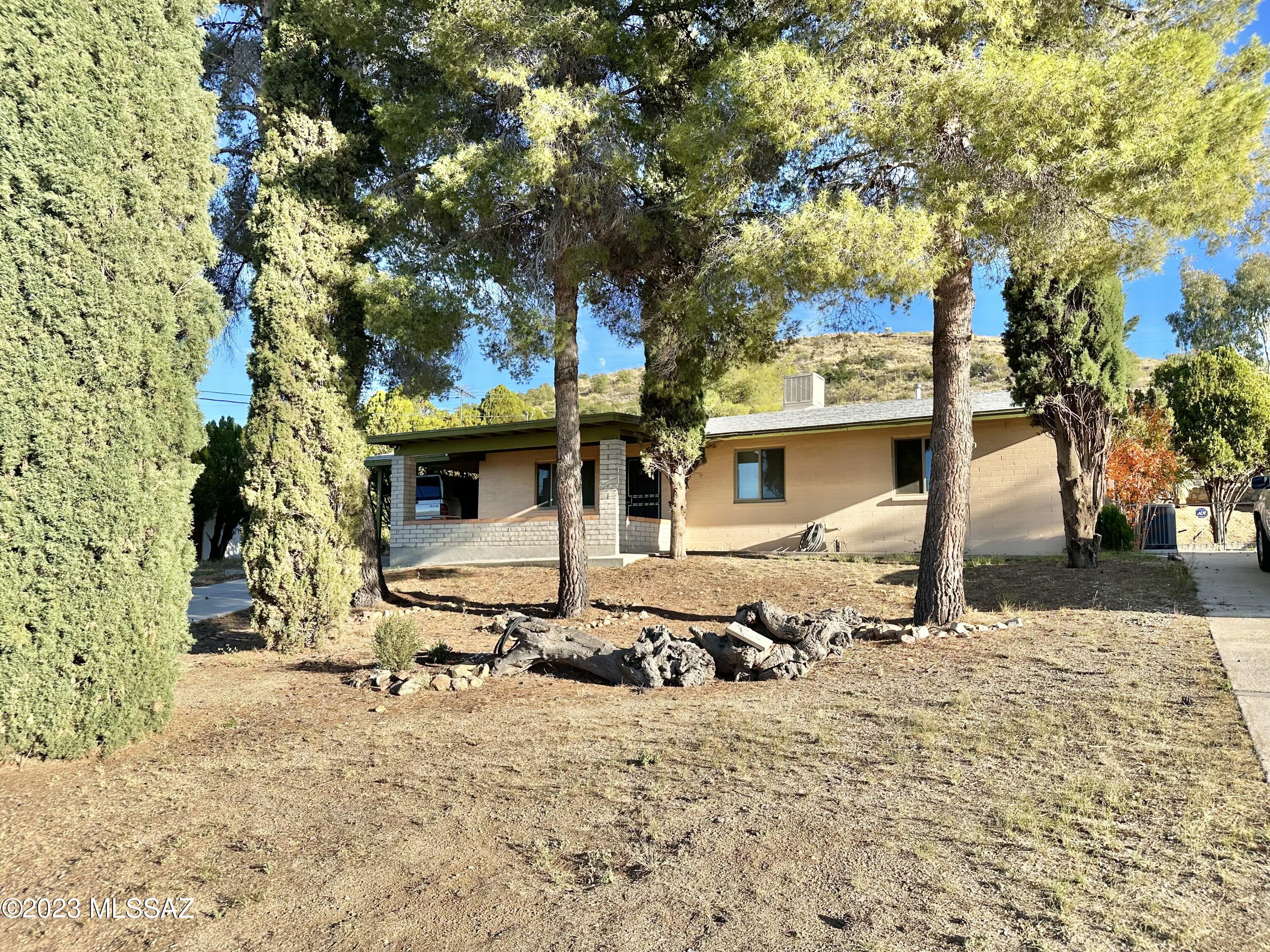 1905 W Paseo Redondo