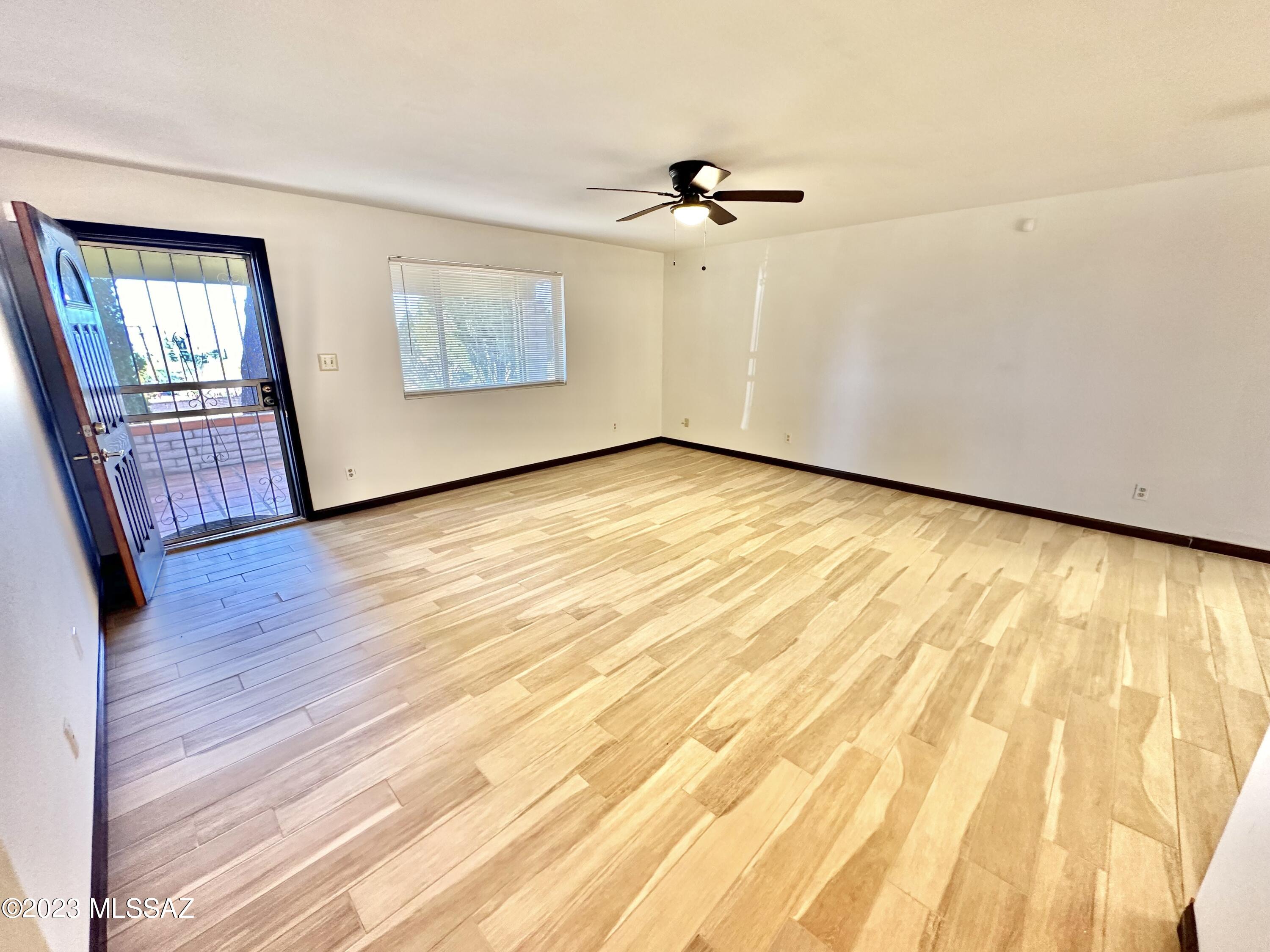 1905 W Paseo Redondo