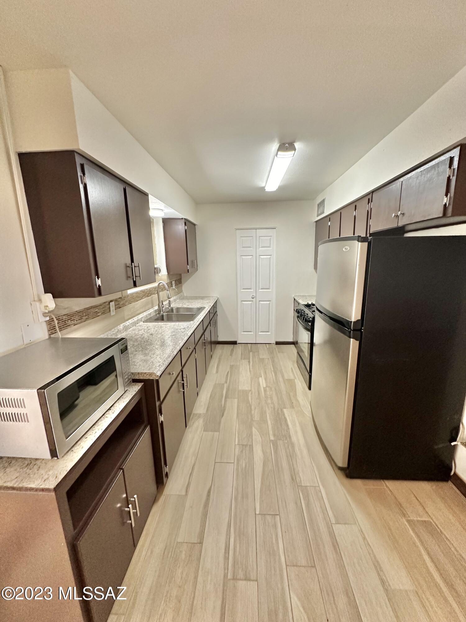 1905 W Paseo Redondo