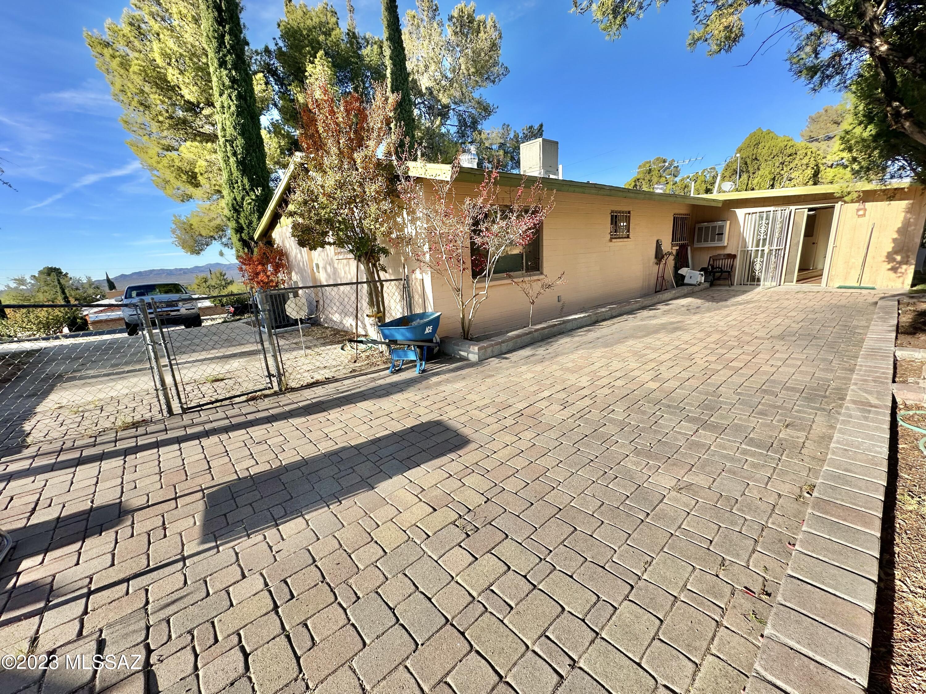 1905 W Paseo Redondo