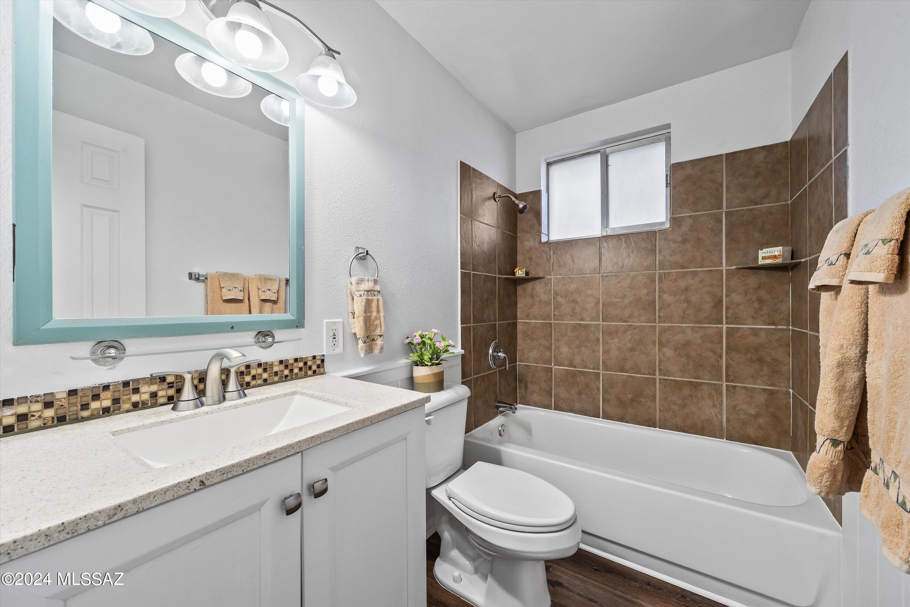 465 N Chaparral Street