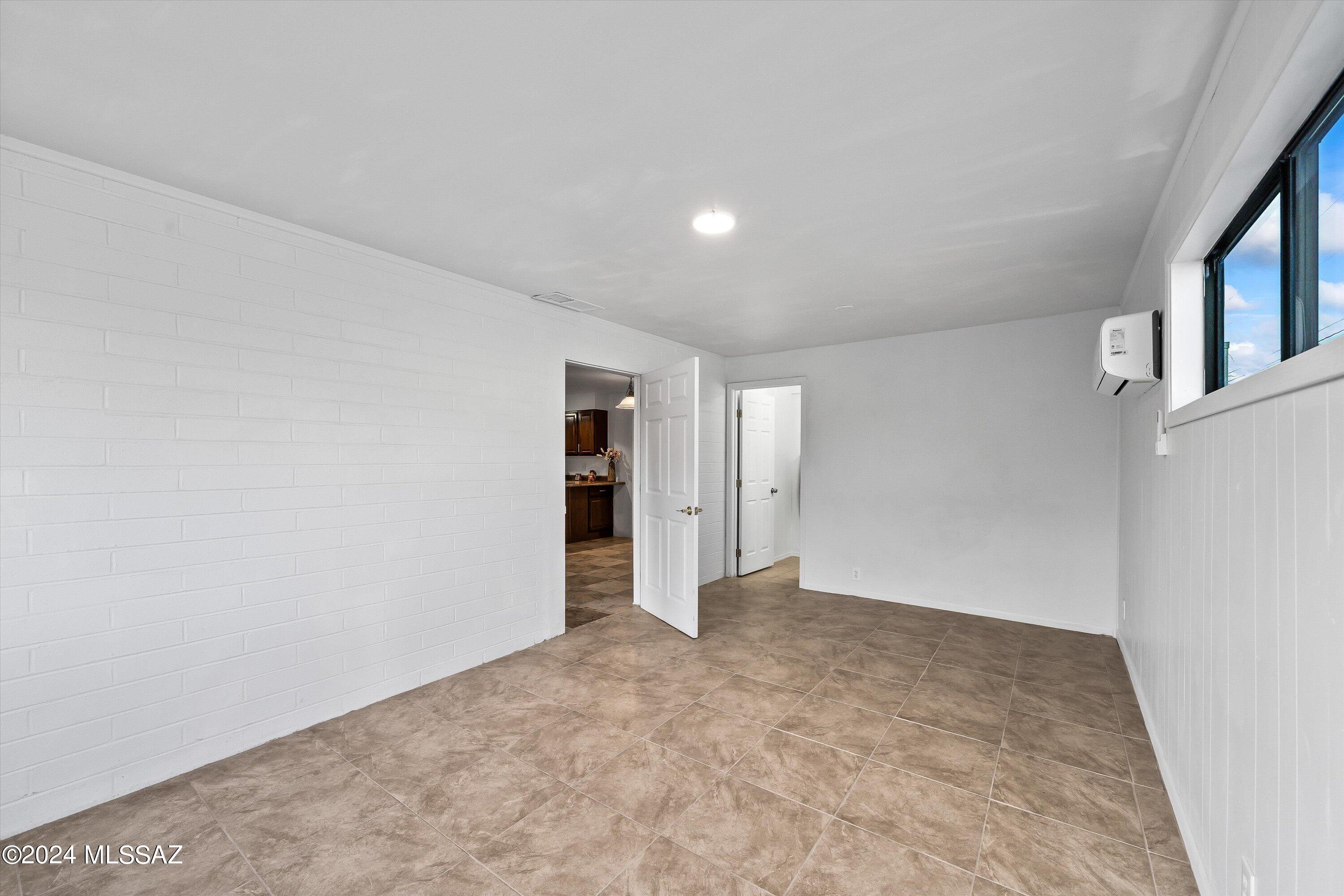 465 N Chaparral Street