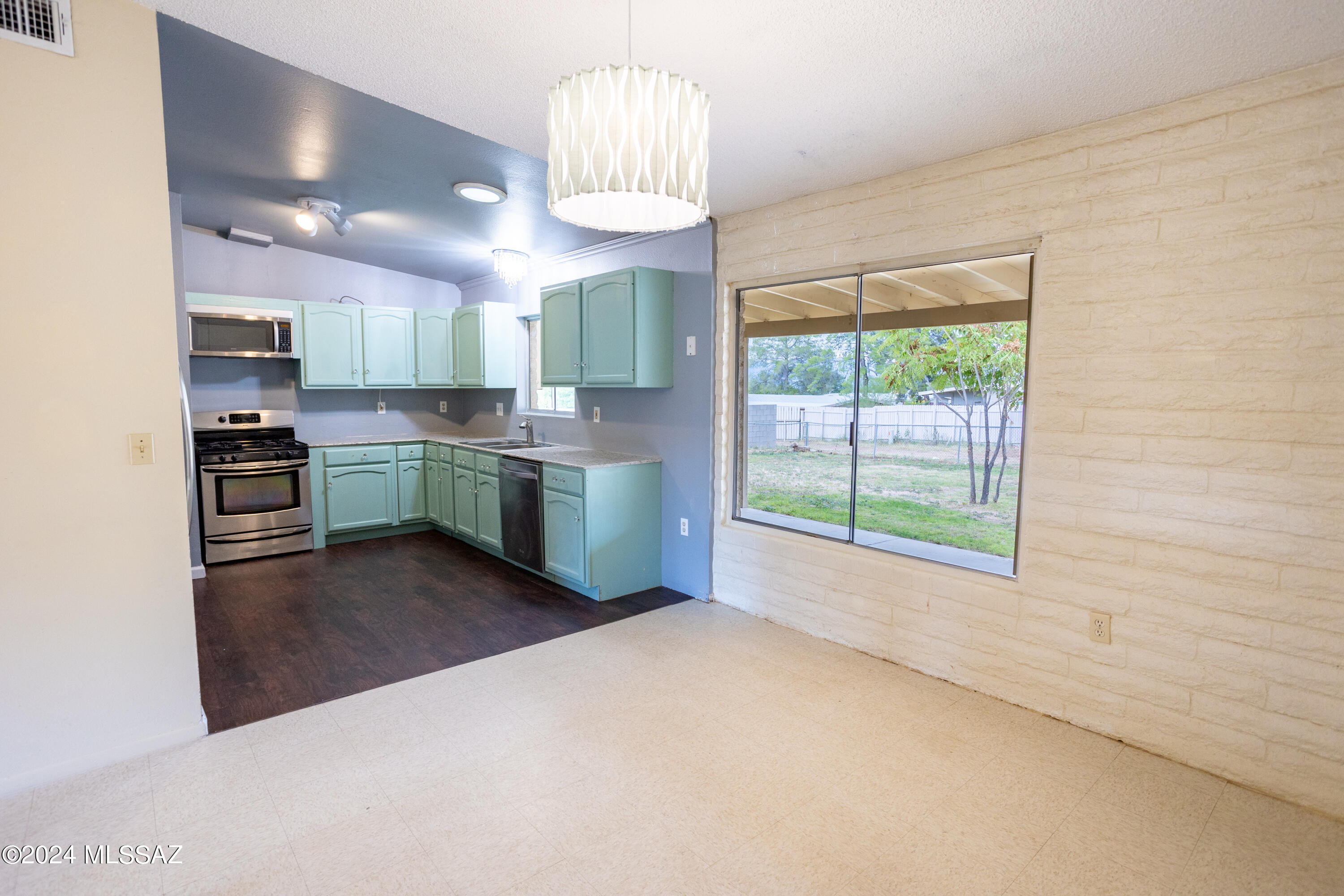 206 E Avenue H Avenue