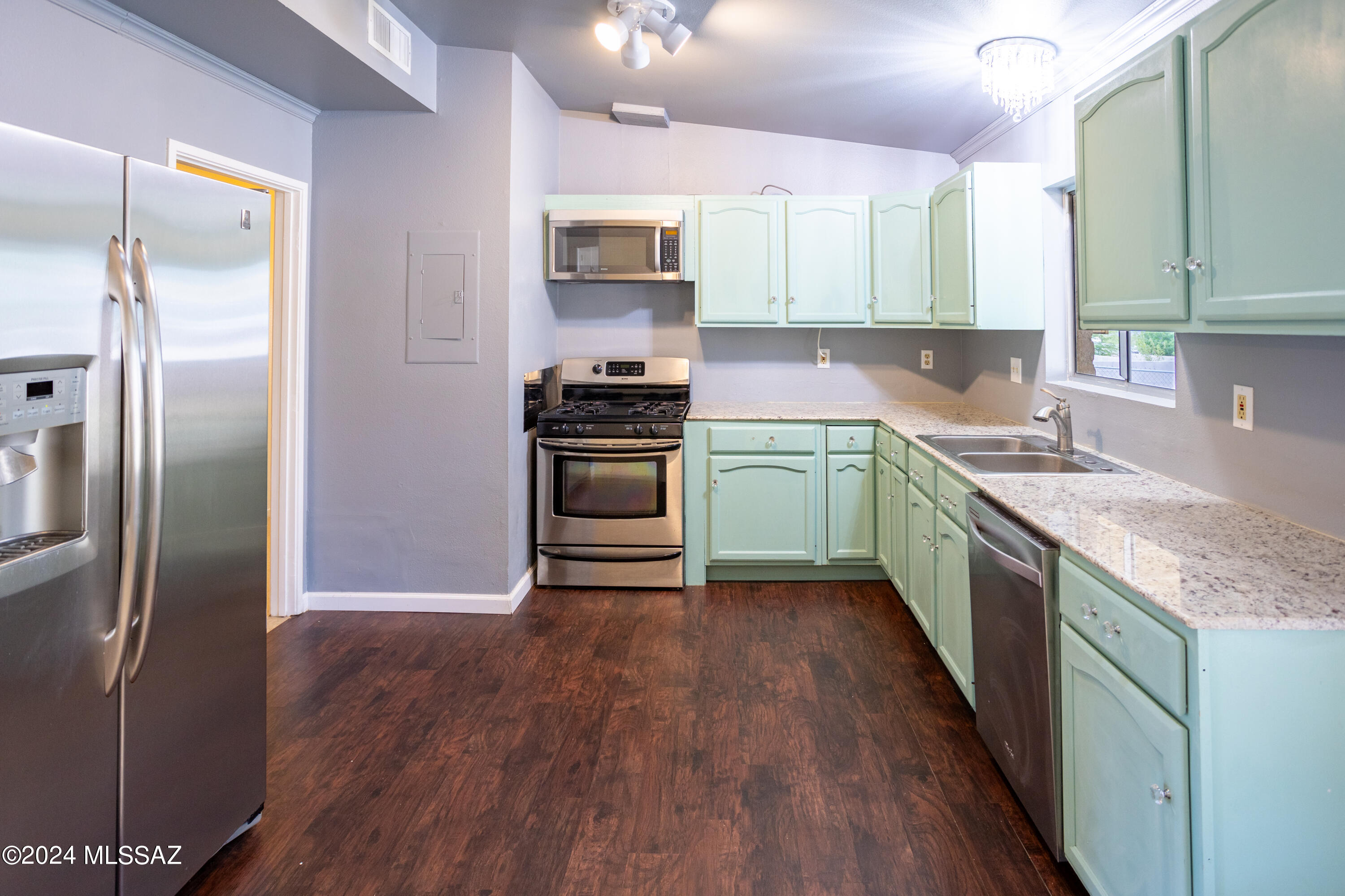 206 E Avenue H Avenue