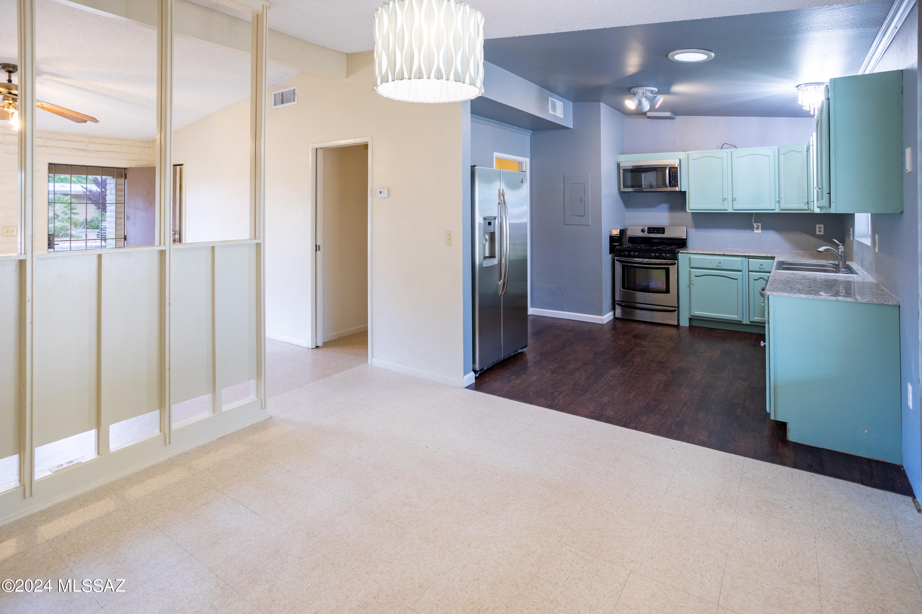 206 E Avenue H Avenue