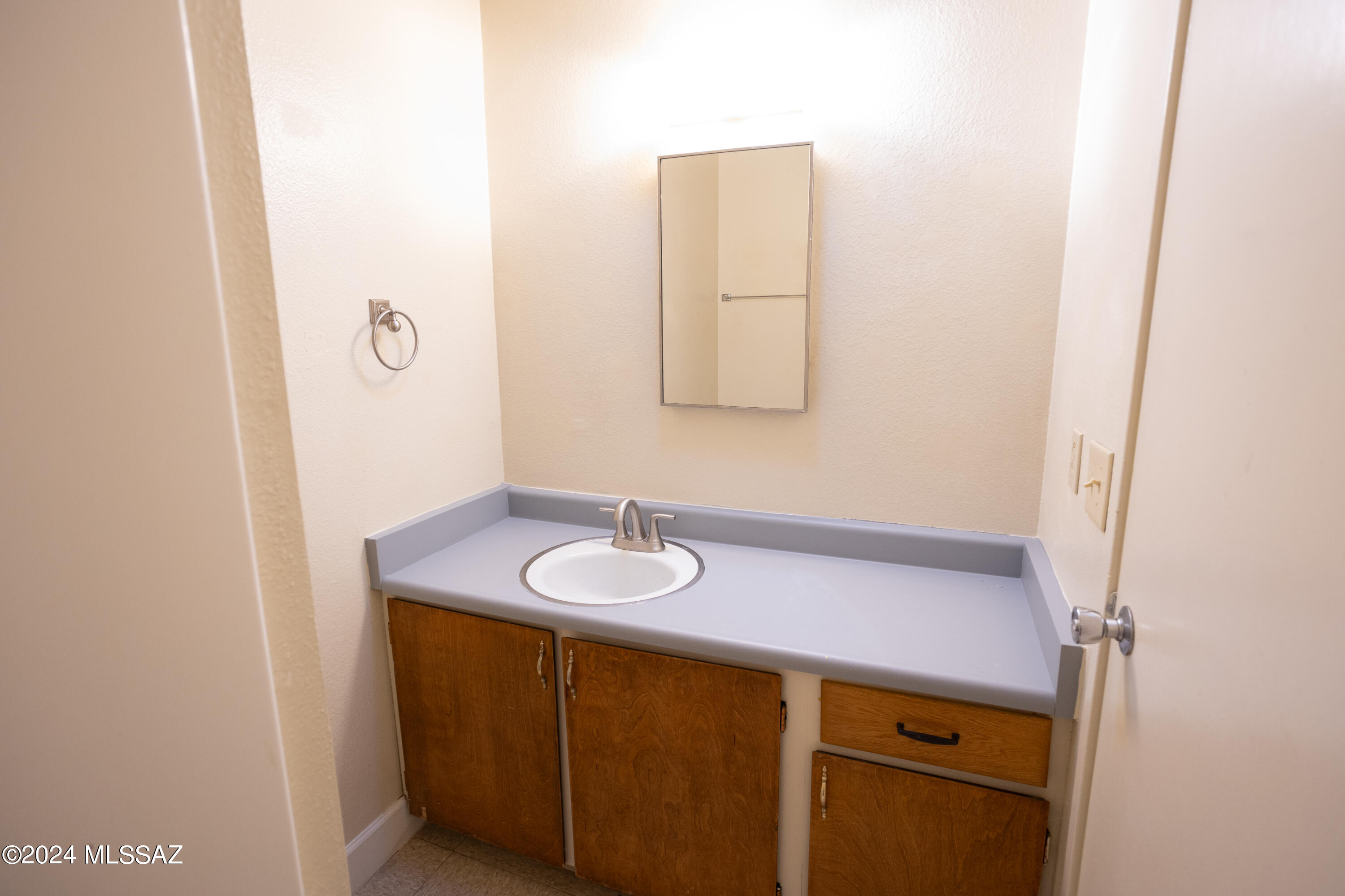 206 E Avenue H Avenue