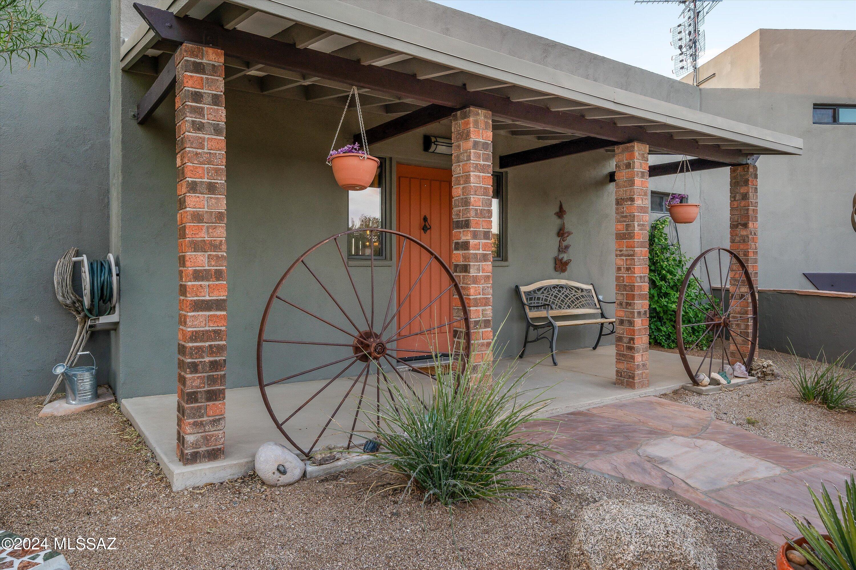 913 N Two O'clock Hill Road